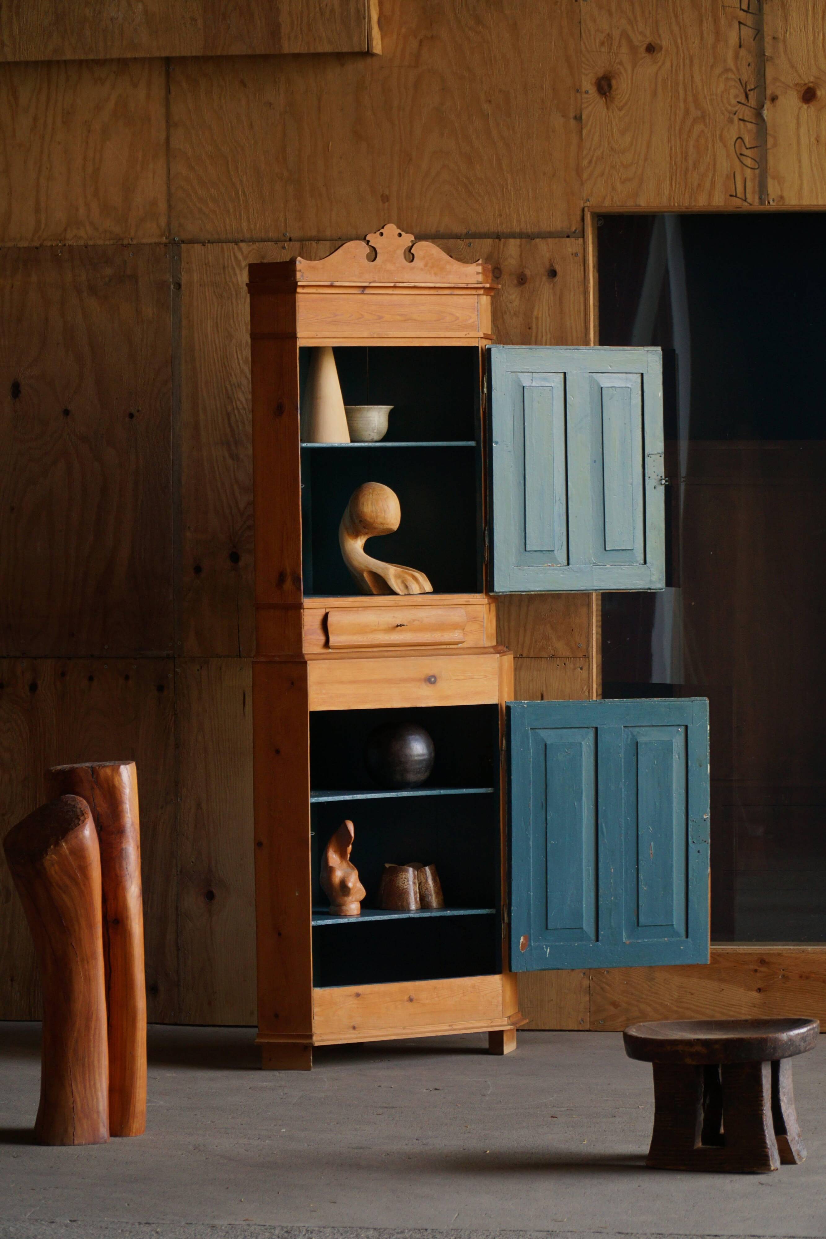 Corner pine wardrobe in two parts, Danish cabinetmaker, early 19th century.