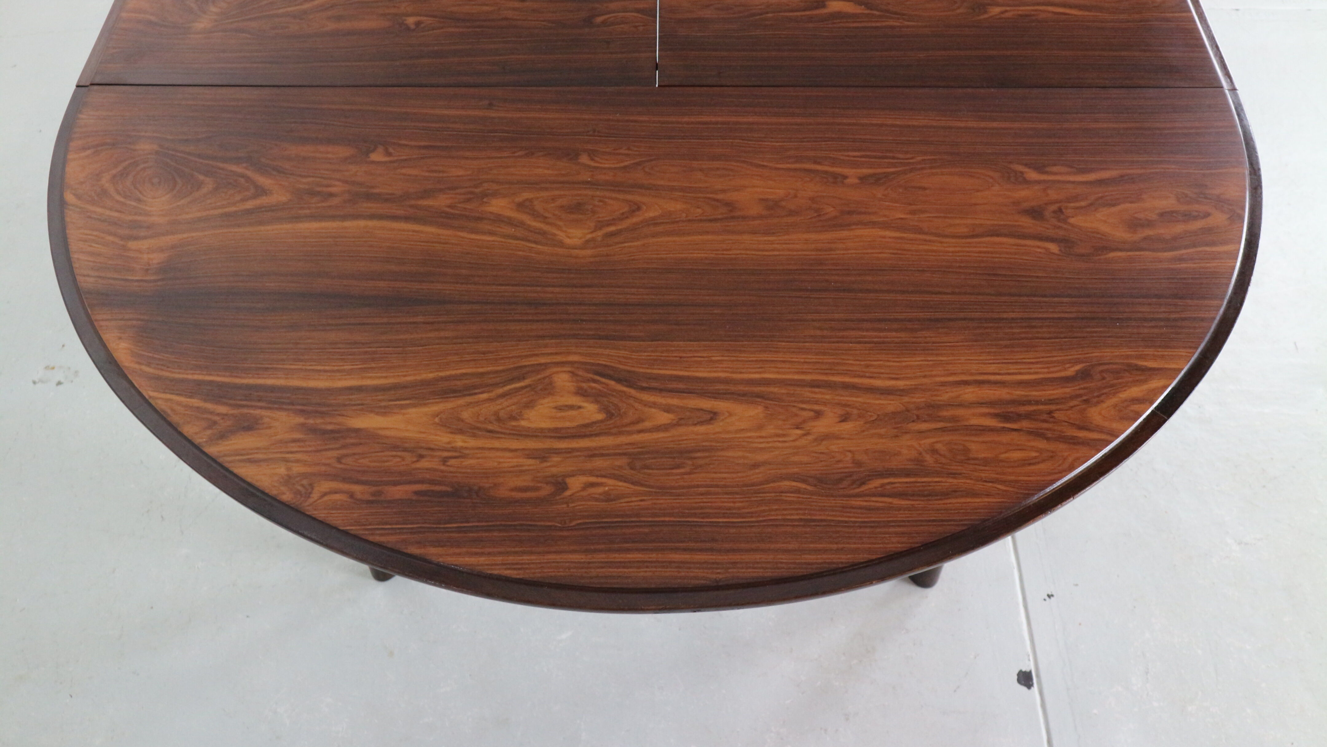 Scandinavian Modern Extendable Oval/Round Dinning Table, 1960, Denmark