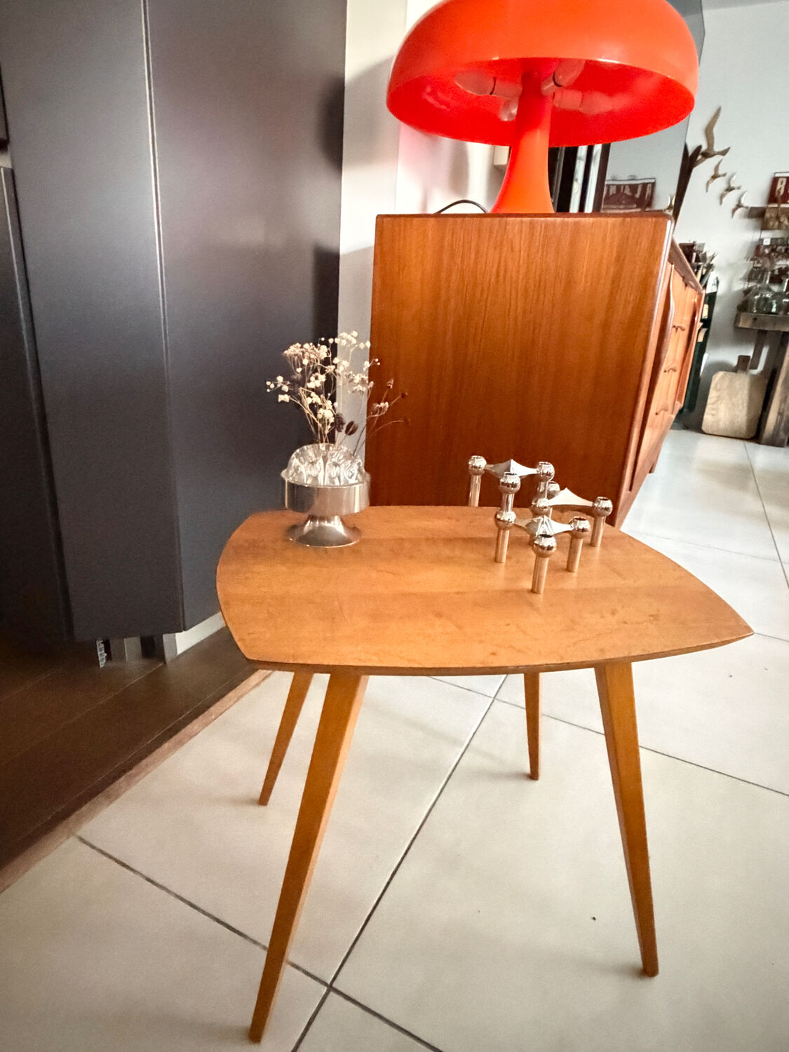 Table d'appoint vintage en bois et pieds compas