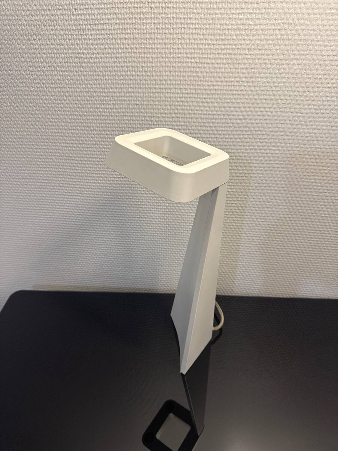 Minimalist design lamp in white ceramic – sculptural piece – st