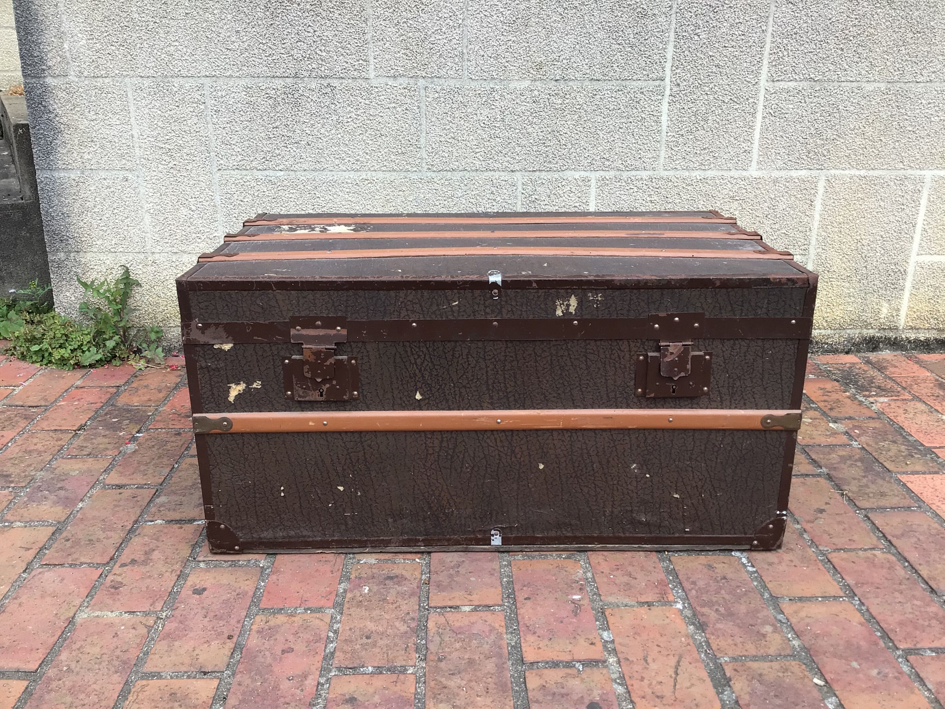 Trunk old wooden chest
