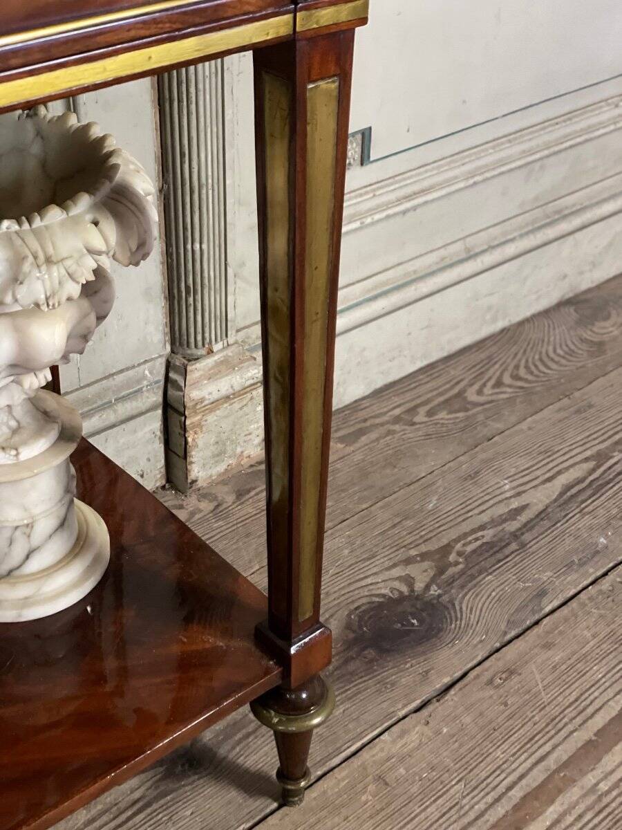 Bonheur du jour in mahogany and brass inlay, late 18th century