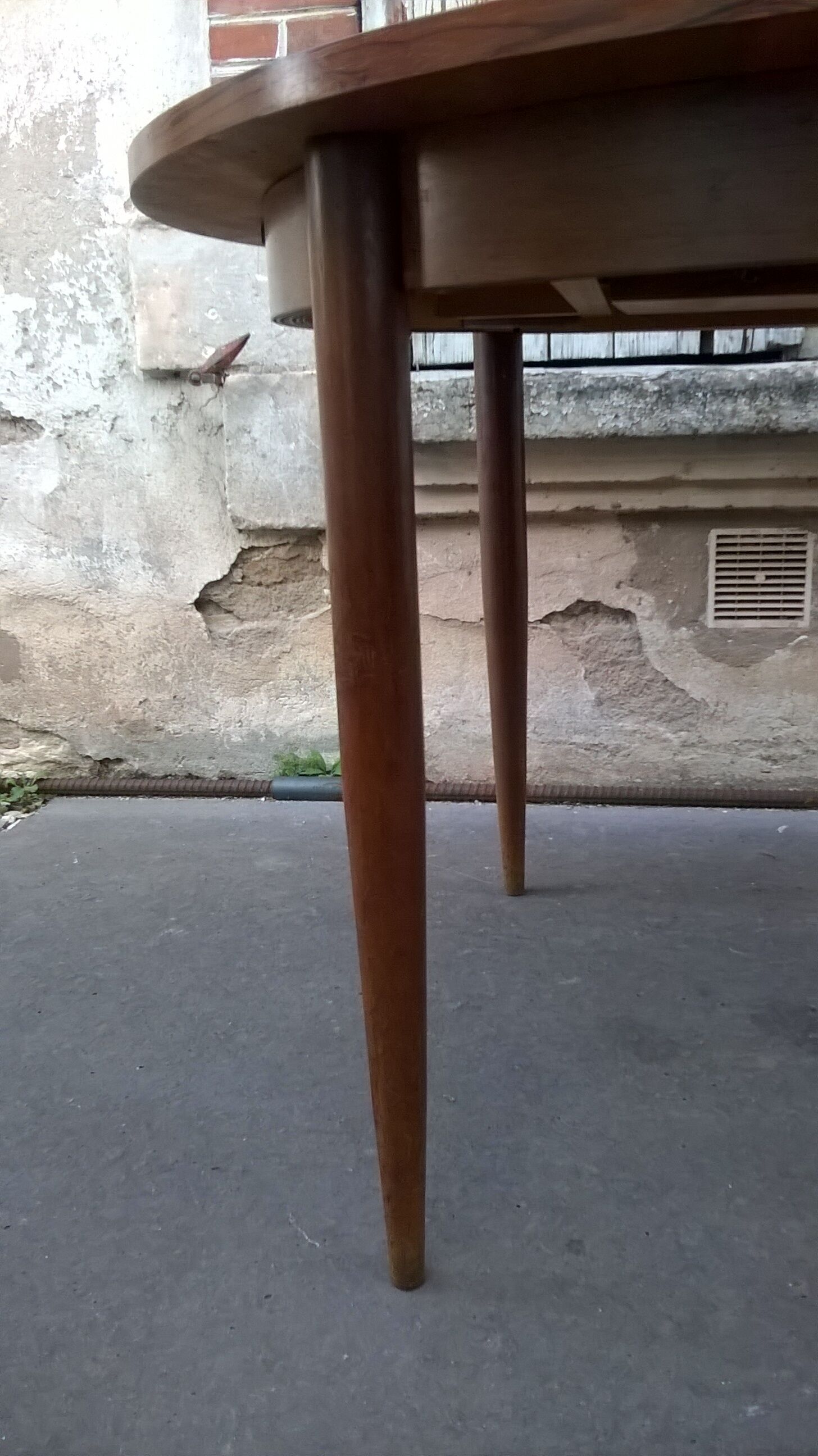 Rosewood stretch table