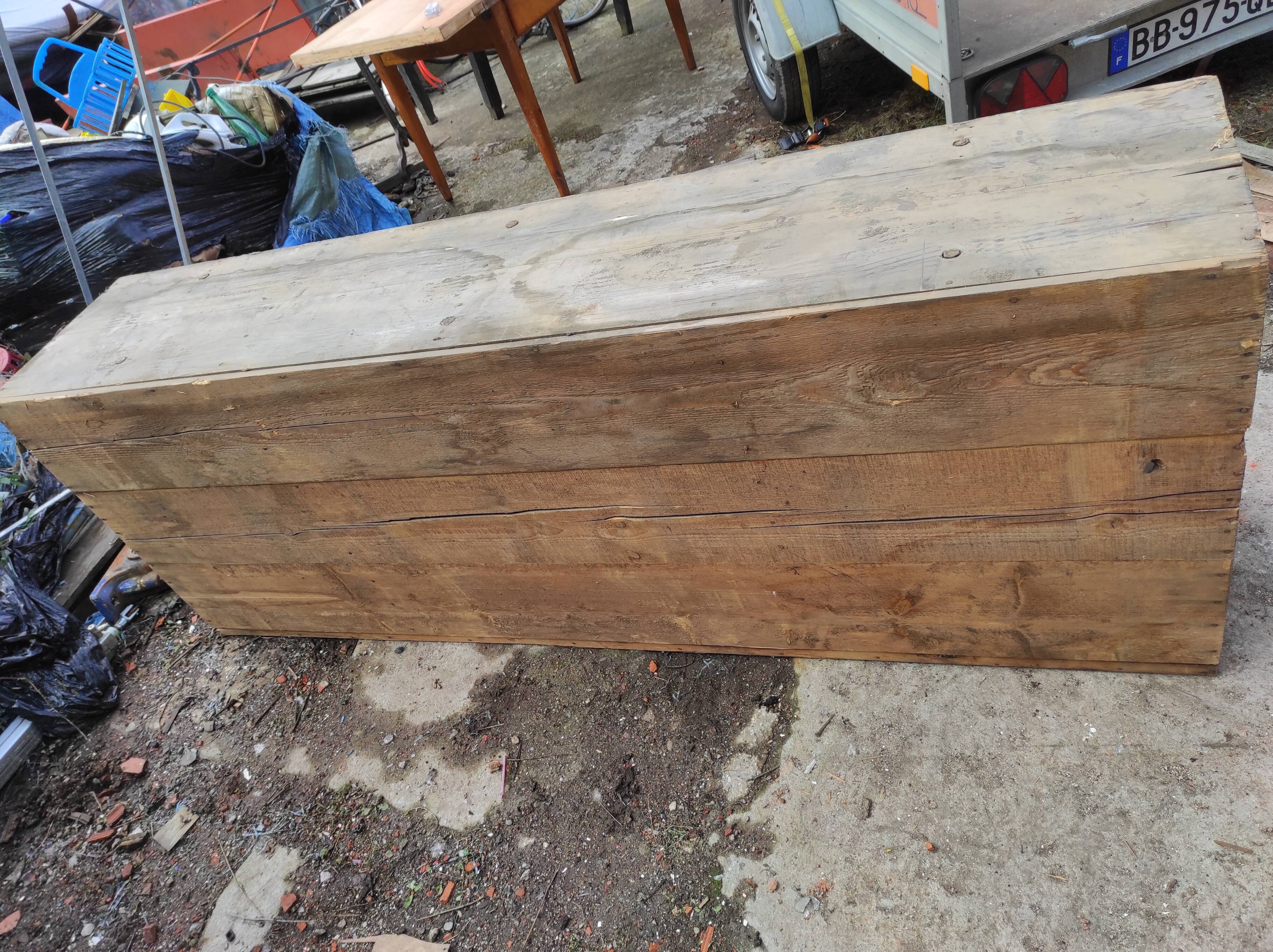 Ancien meuble casier d'atelier industriel en bois de sapin
