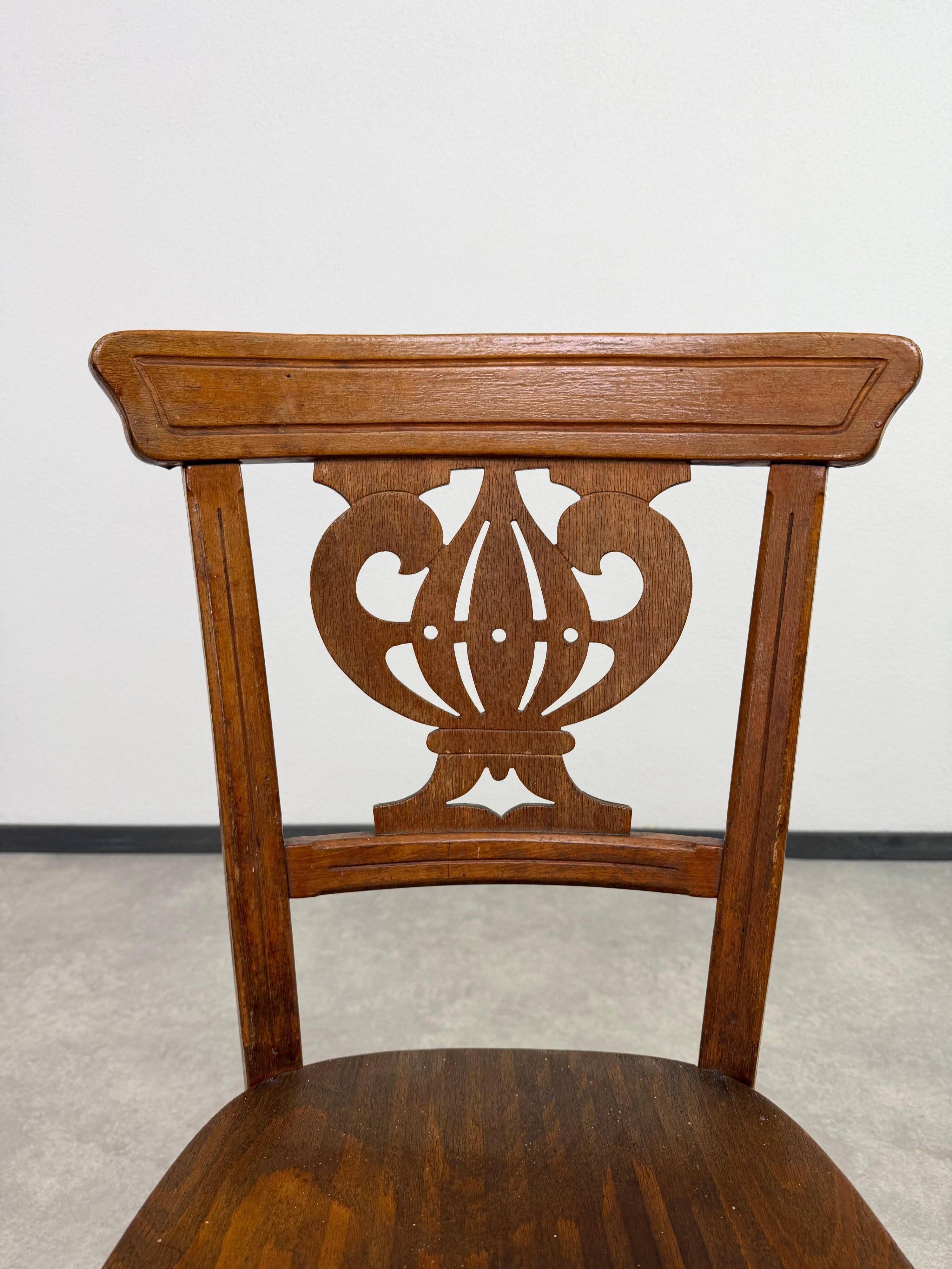 Set of Thonet bentwood dining chairs, in the Vienna Secession style, period.
