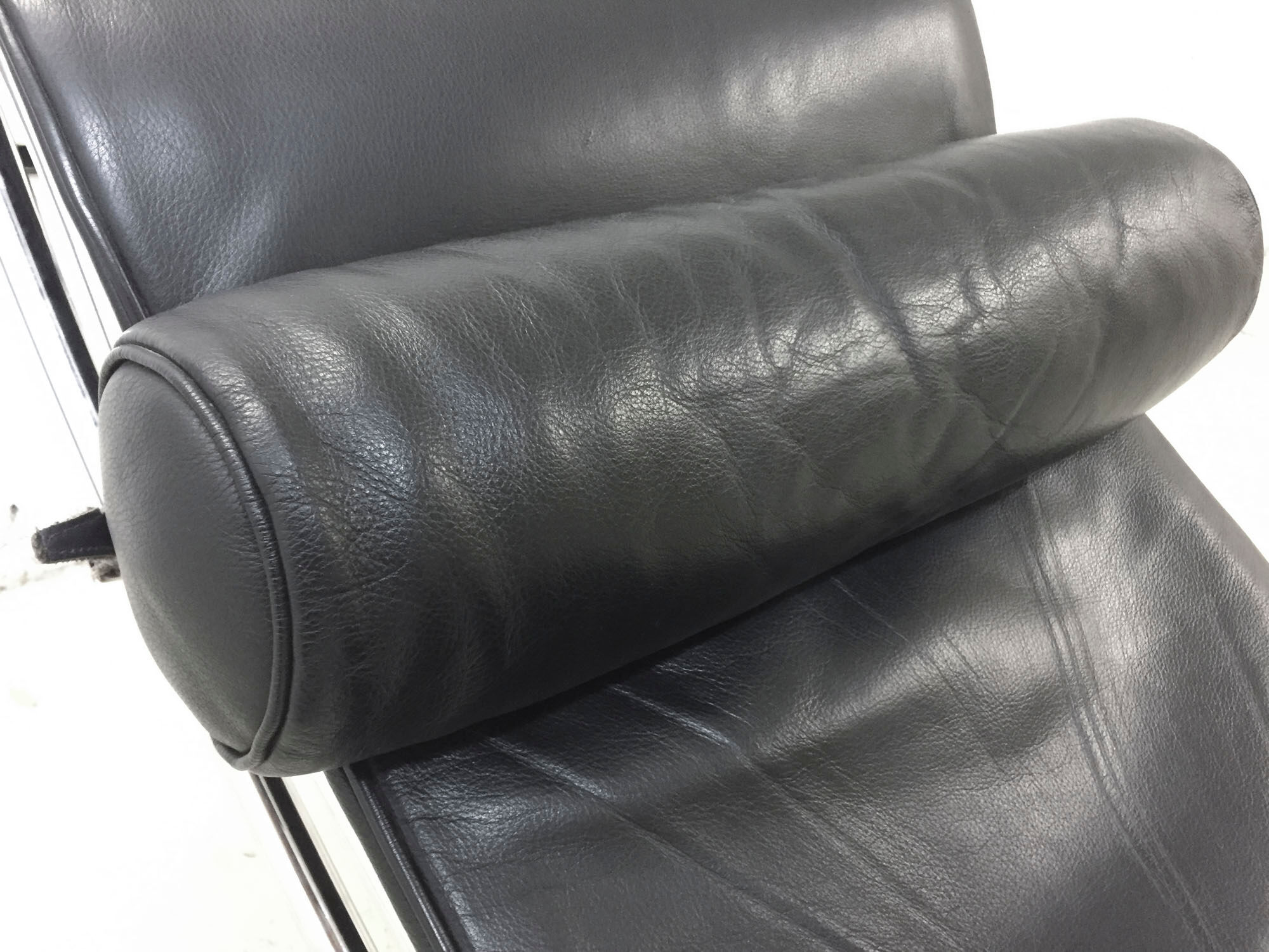 Le Corbusier black leather LC4 armchair - Cassina - Vintage