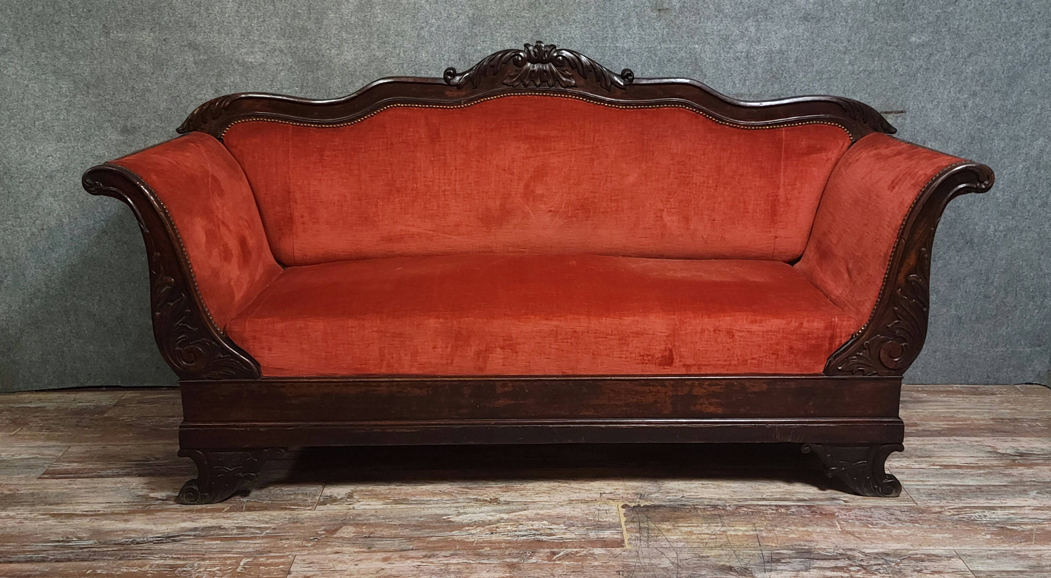 Sleeper or bench from the Charles X period in richly carved mahogany.