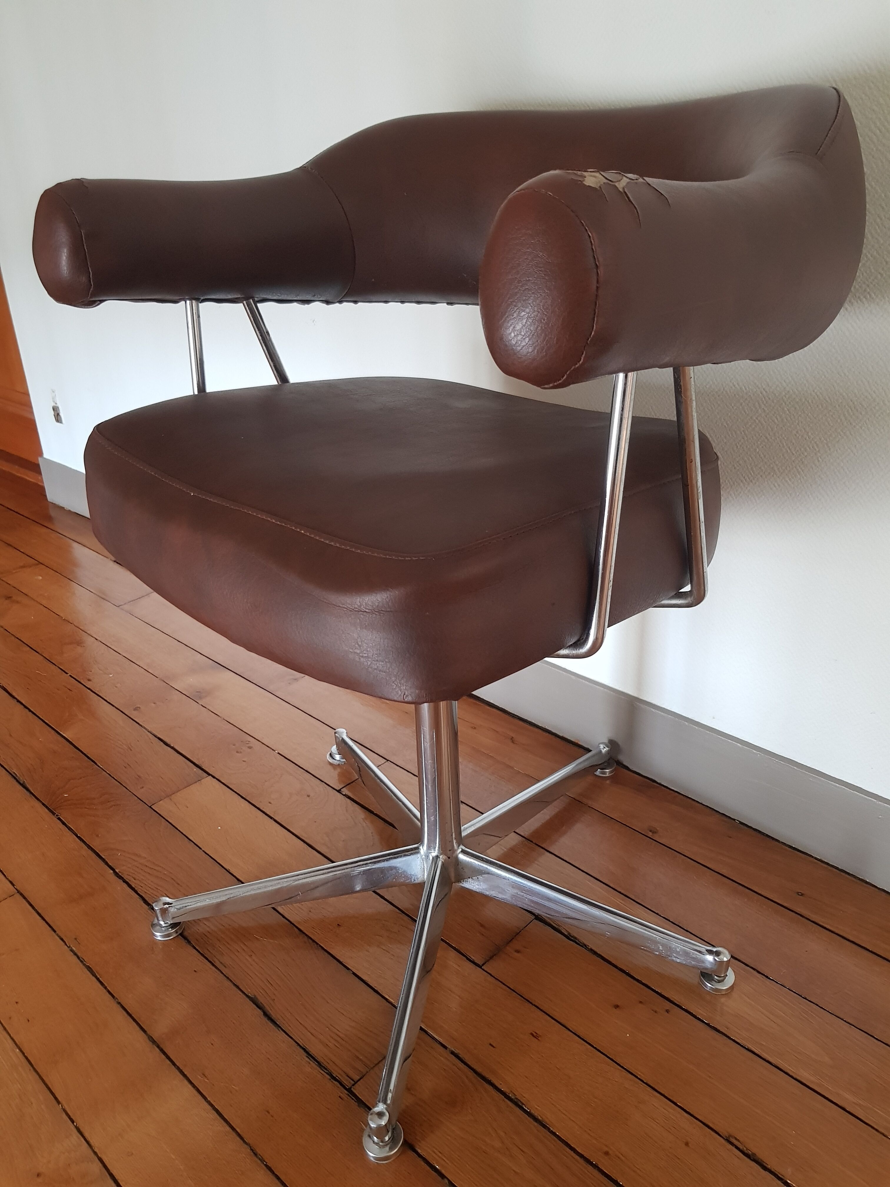 Leather barber chair