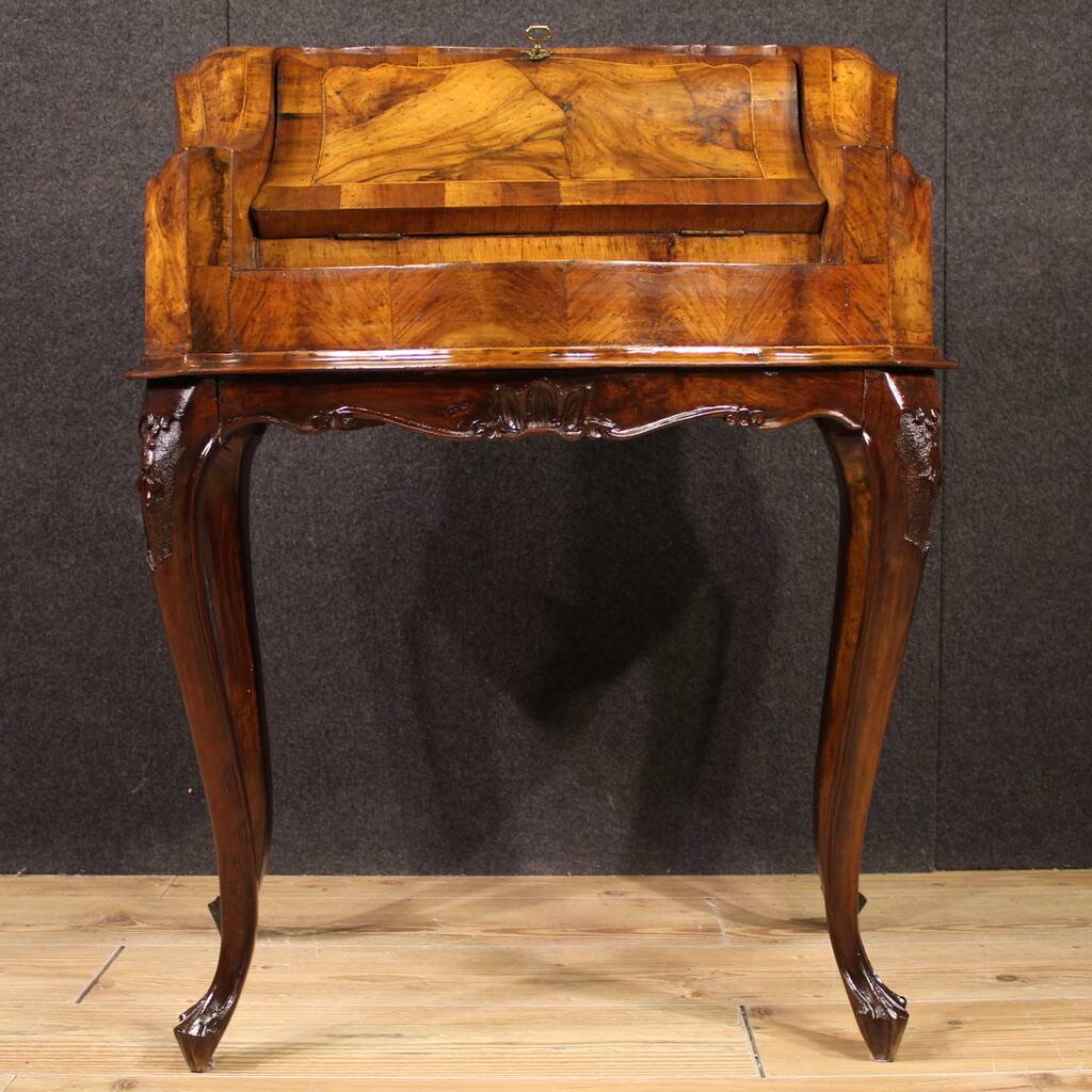 Bureau vénitien du milieu du XXe siècle