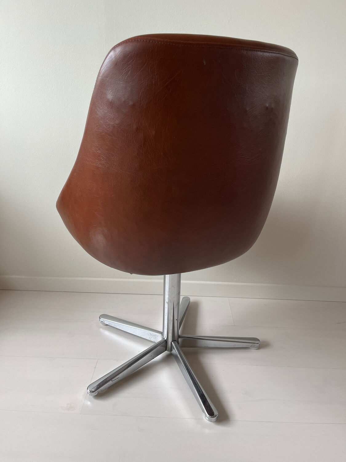Swivel armchair 70s imitation leather
