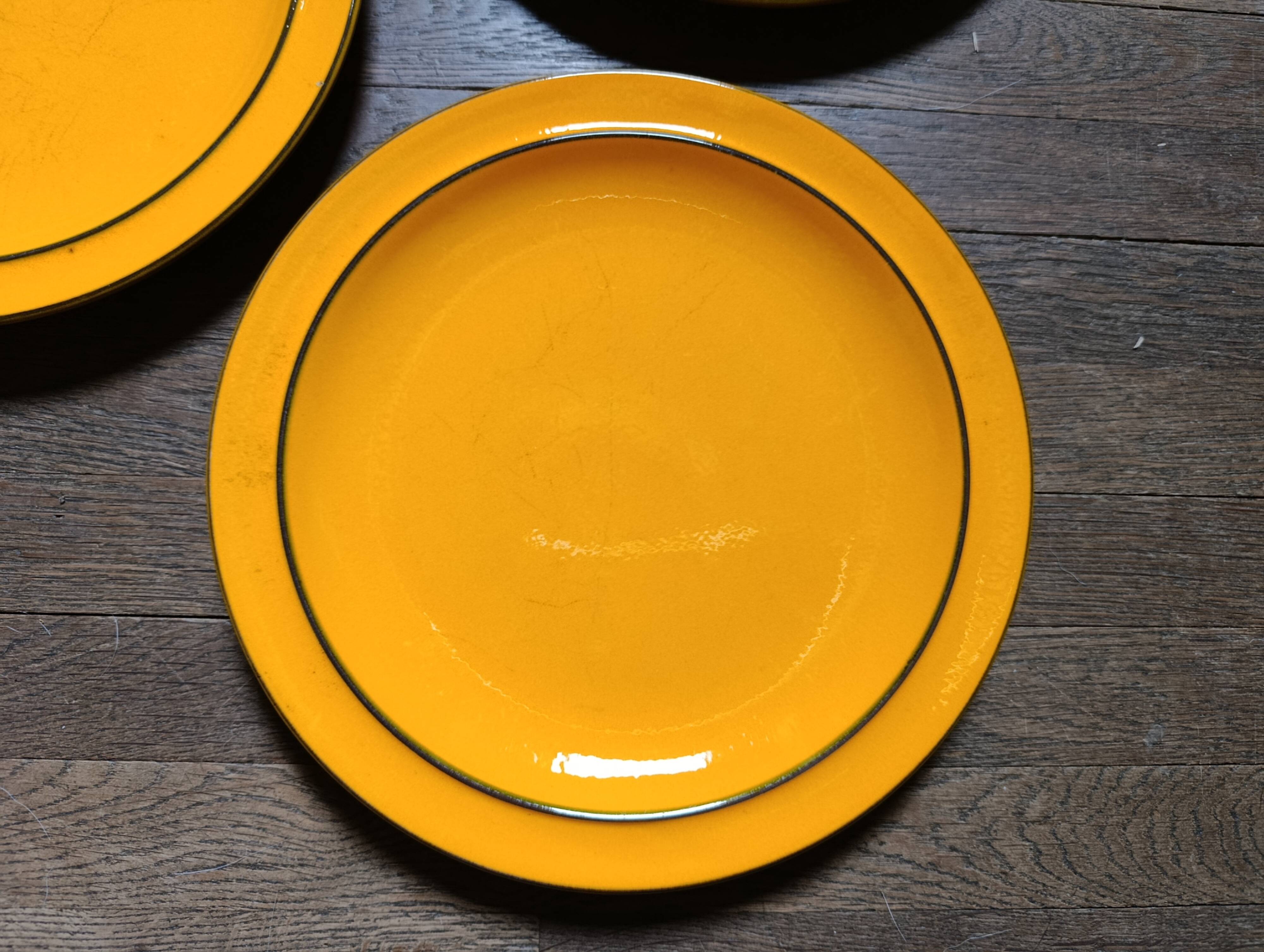 Set of three flat plates in glazed ceramic Thomas Germany from the years.