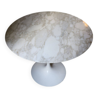 Table Saarinen en marbre Calacatta  ronde 91 cm