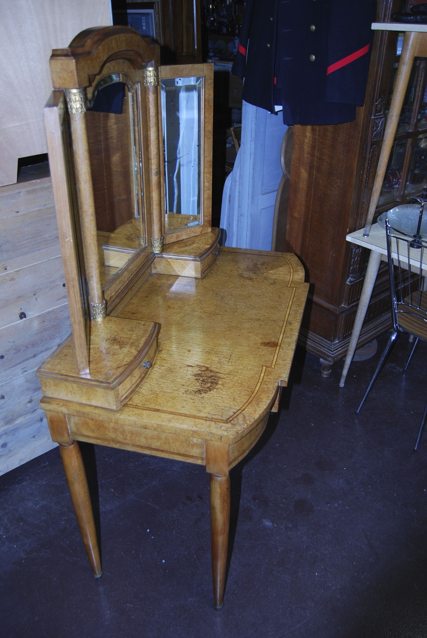 Louis XVI-style hairdresser in elm magnifying glass and 20th century marquetry net.