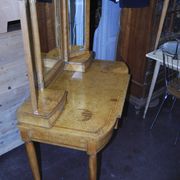 Louis XVI-style hairdresser in elm magnifying glass and 20th century marquetry net.
