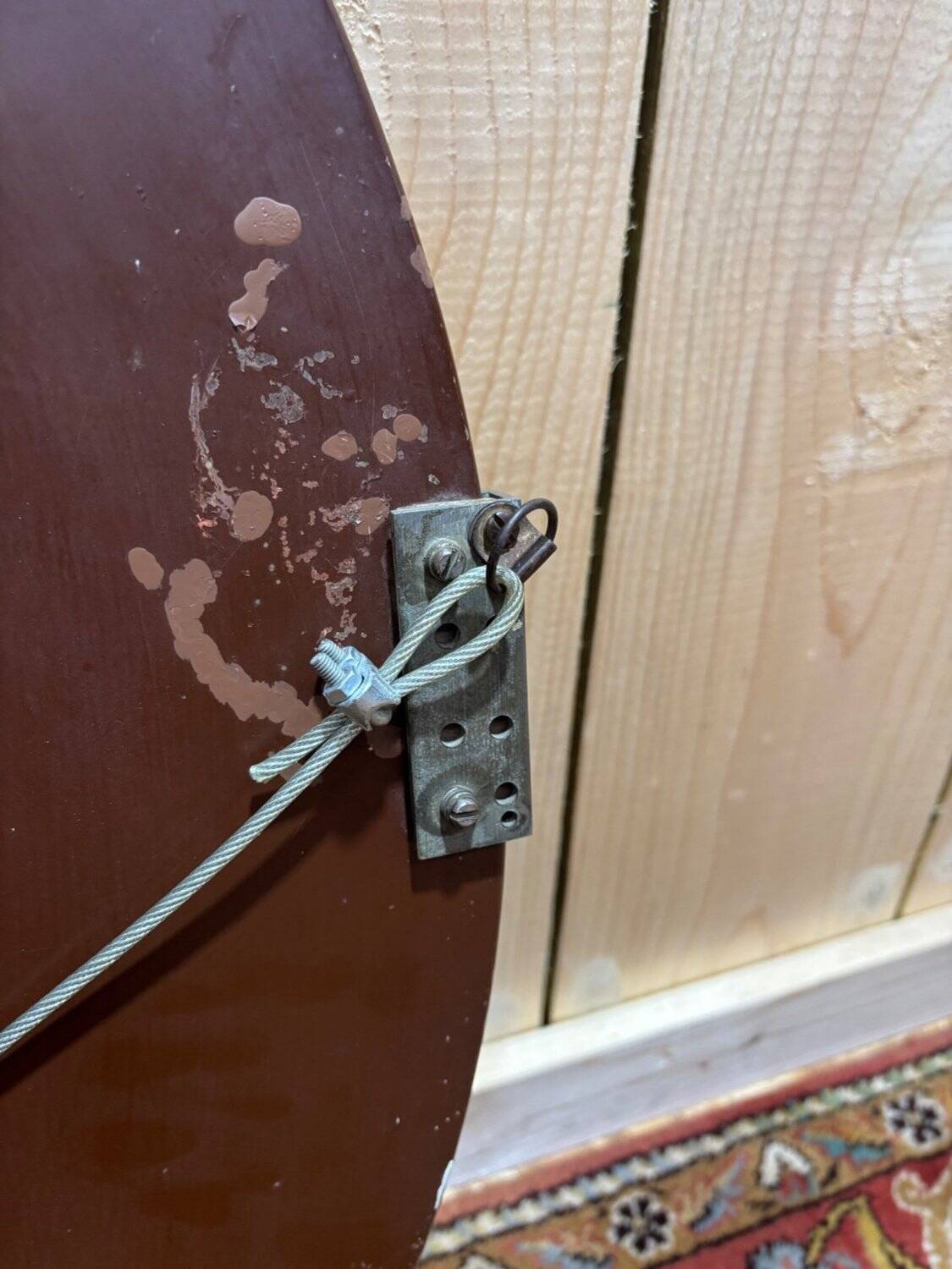 Round Art Deco mirror from the 1940s/50s with a bevelled edge.