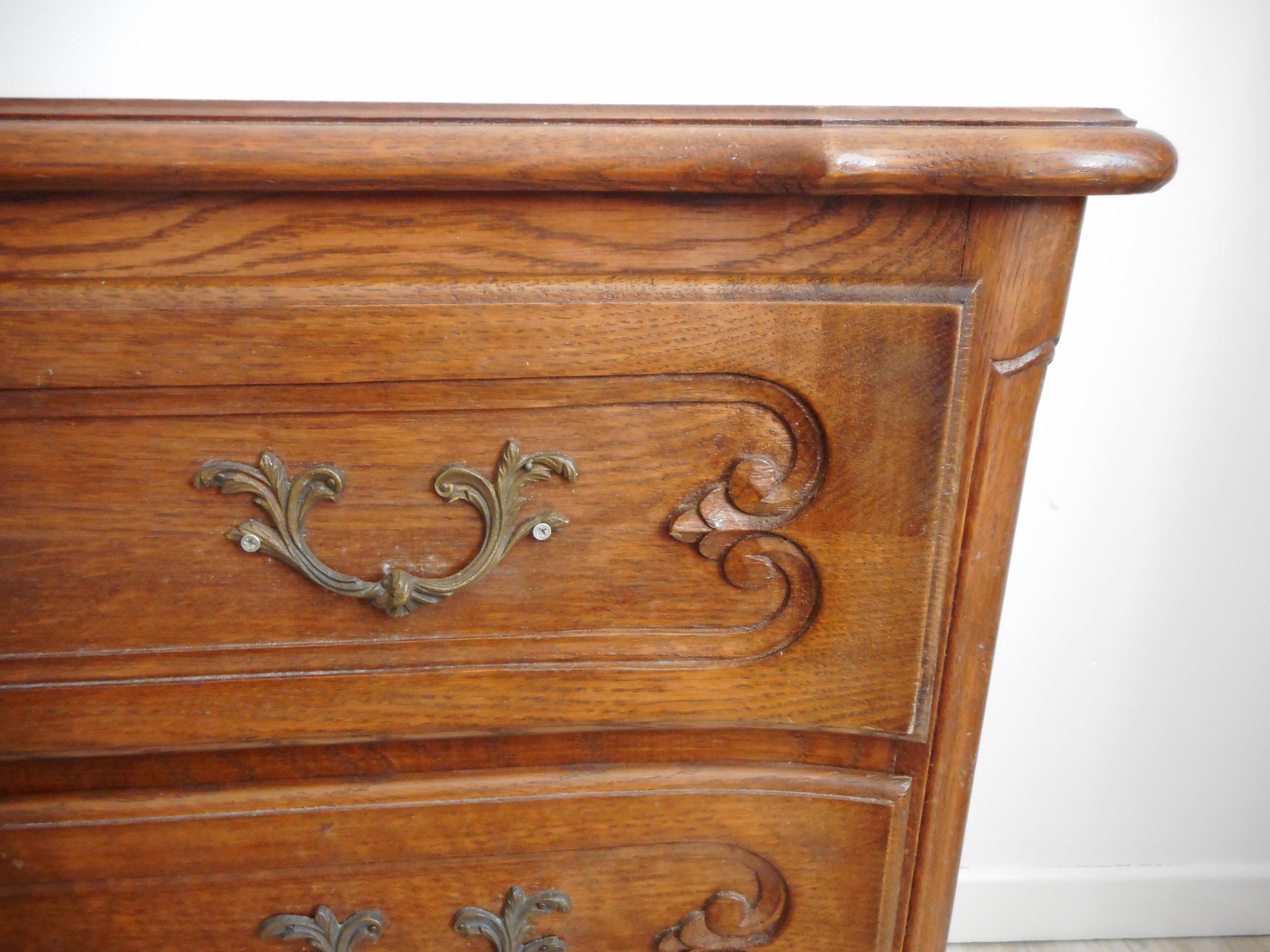 3-drawer wooden chest of drawers