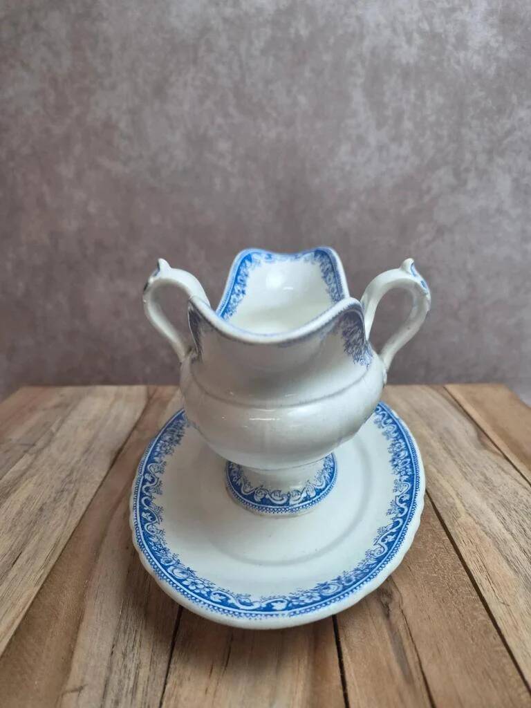 Antique sauce boat Jules Vieillard & Cie Bordeaux – Garland model - Fine earthenware 19th century