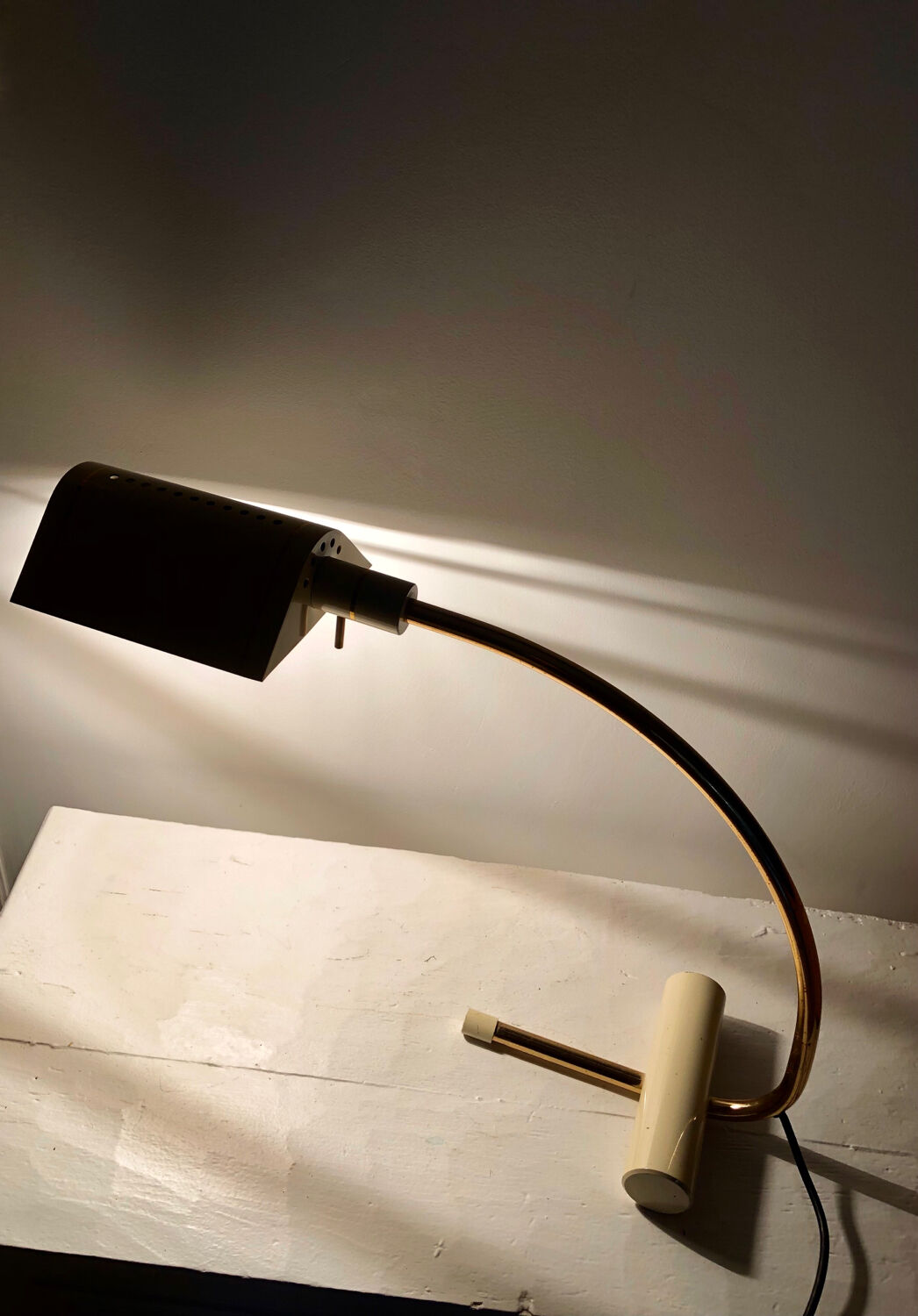 Vintage Italy brass articulated desk lamp.