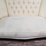 Banquette vintage à dossier capitonné, revêtu d’un tissu ivoire