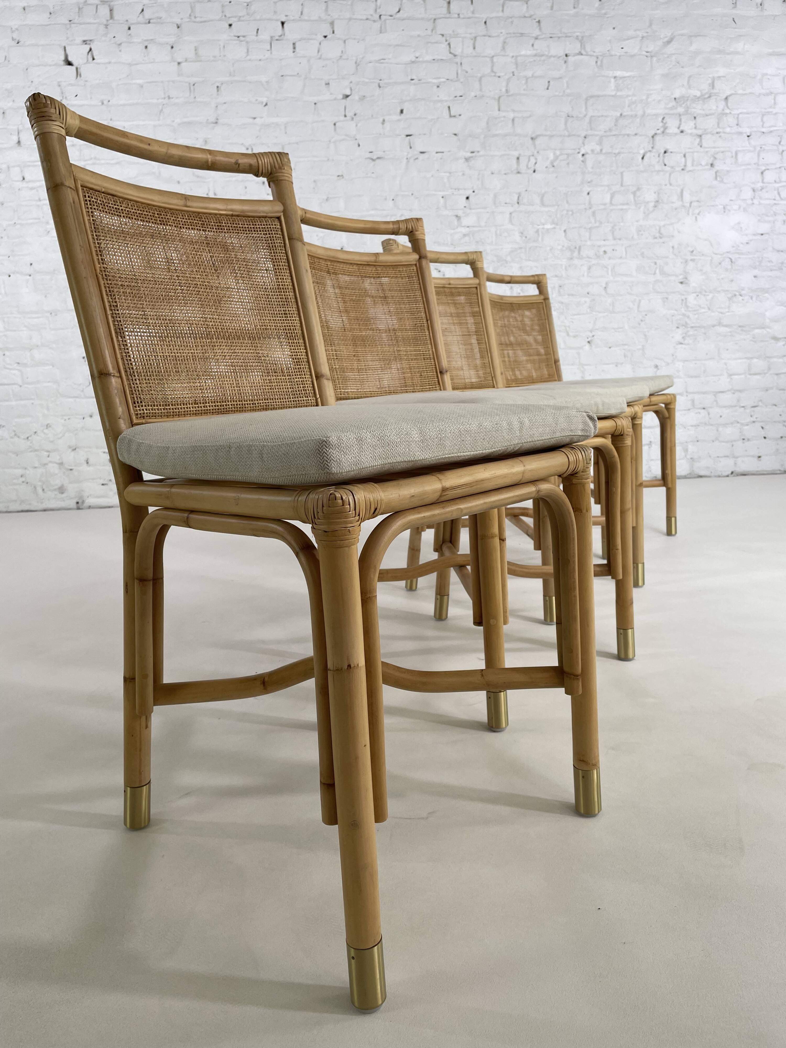Suite de 4 chaises en rotin cannage et laiton