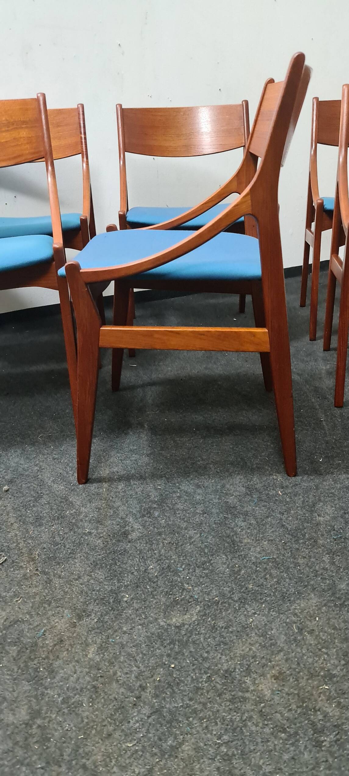 A set of 6 Vintage Danish design dining chairs by Vestervig Eriksen