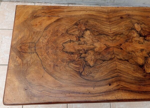 Table à jeux Louis Philippe en ronce de noyer