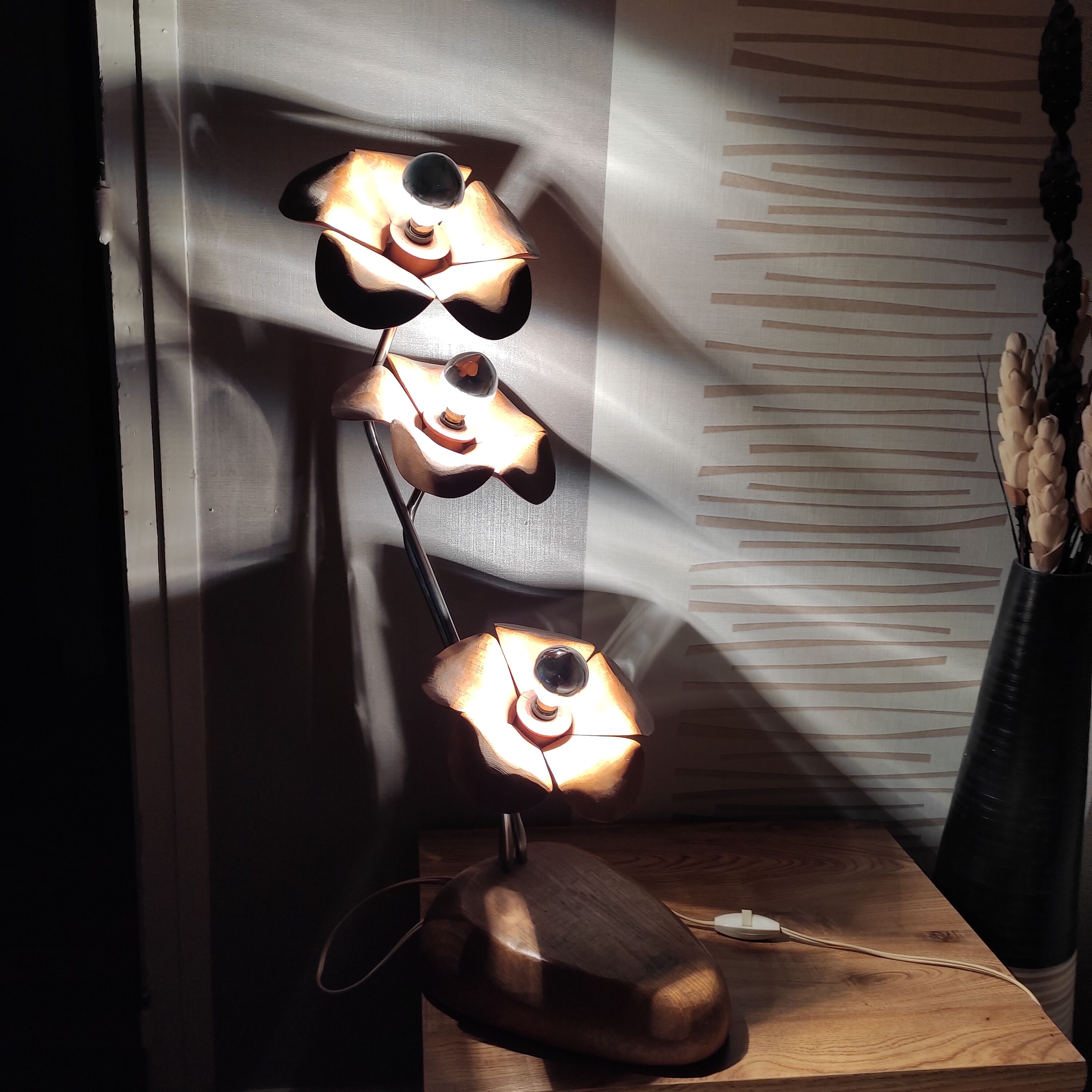 Wooden flower lamp