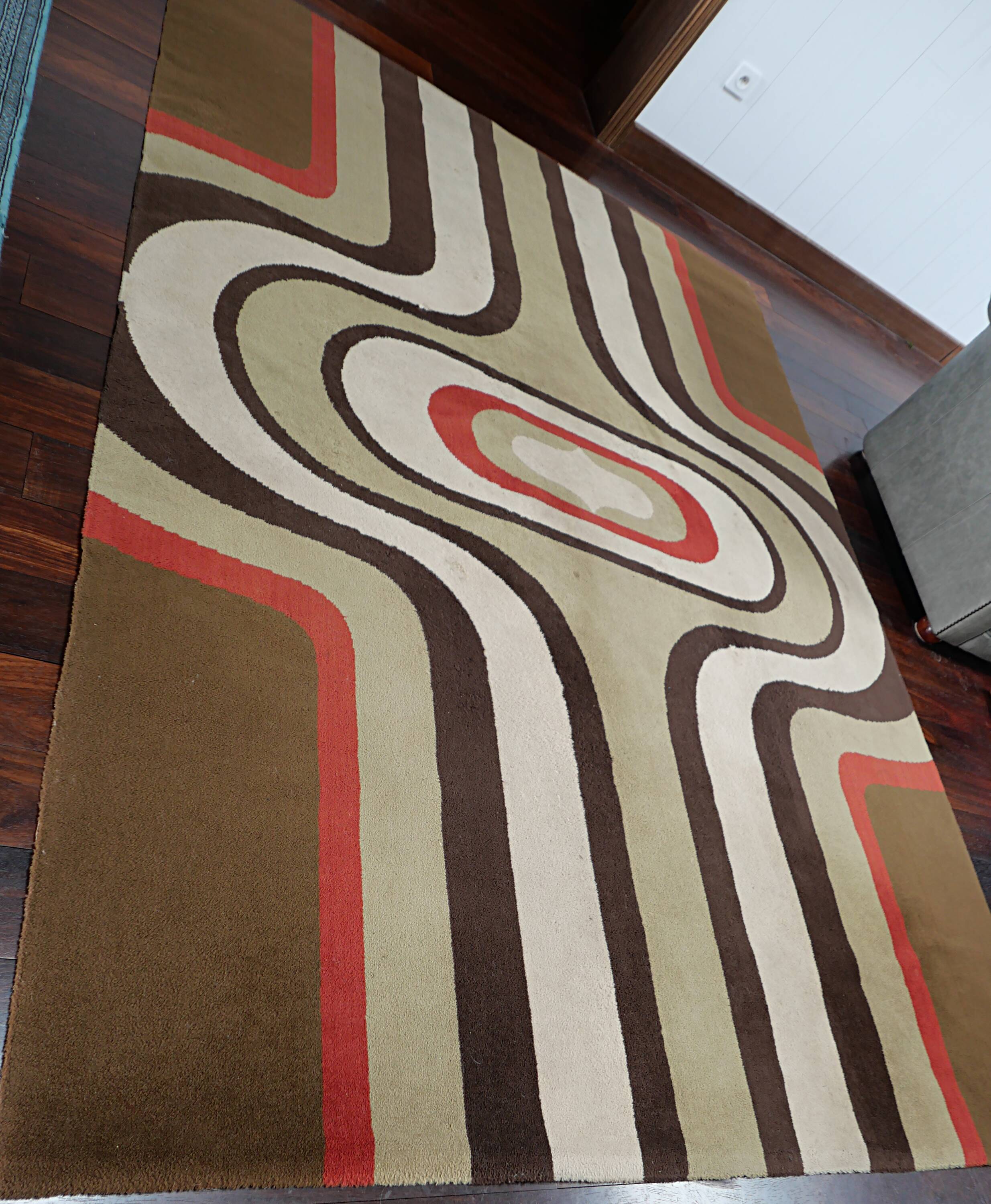 Large vintage carpet from the 1970s.