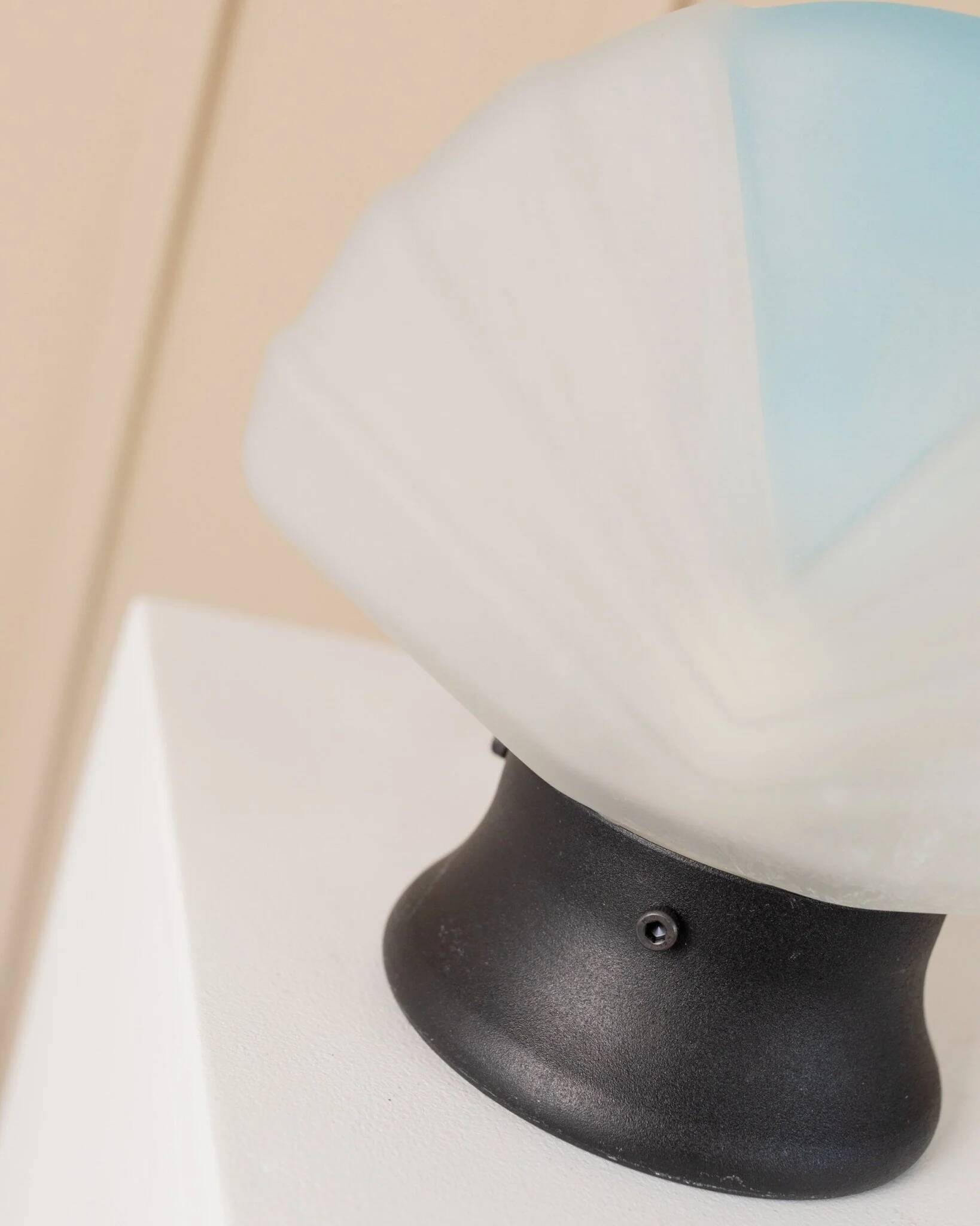 Murano Glass Shell Table Lamp in White with Blue Accent – Italian 1980s Vintage Space Age Design