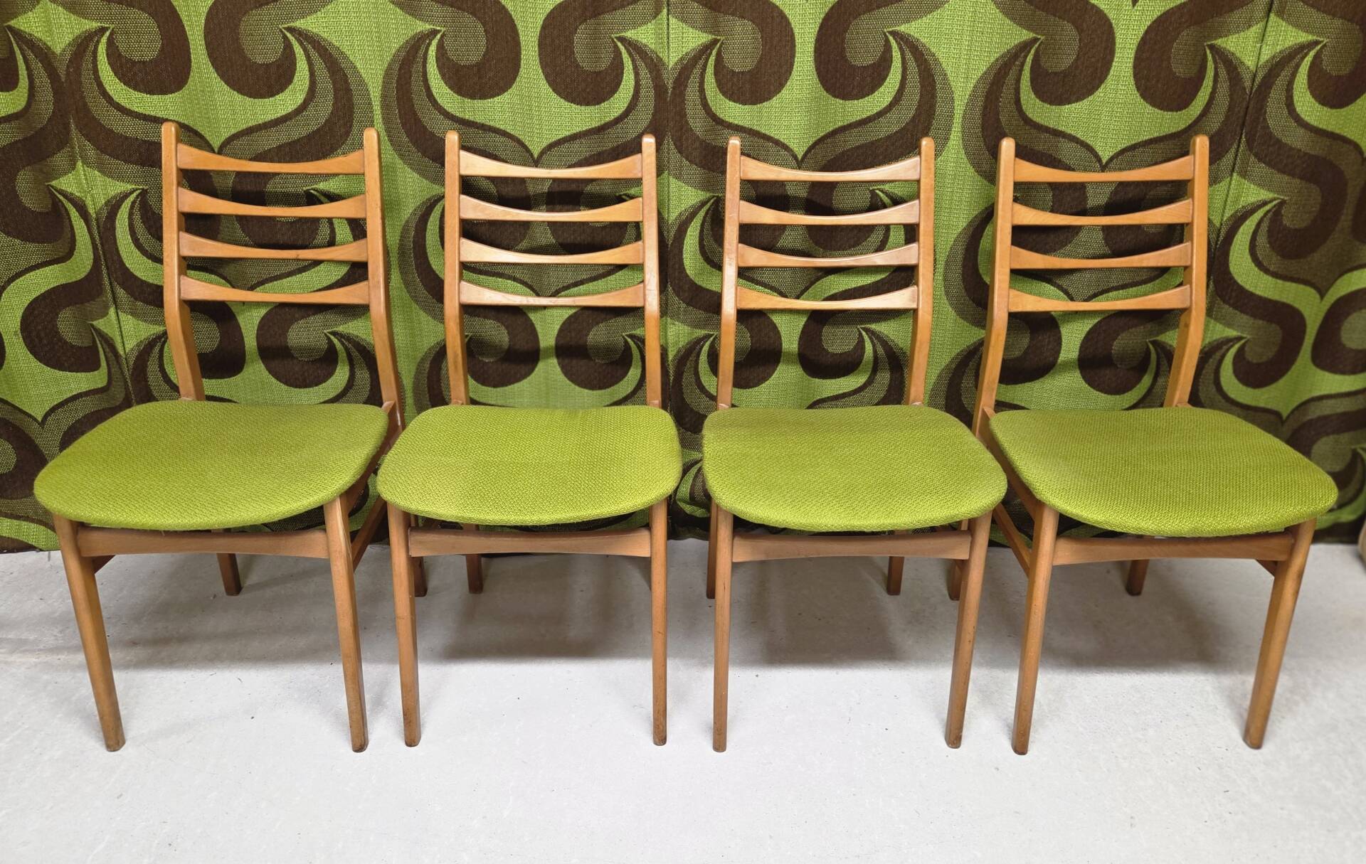 Lot of 4 Scandinavian chairs from the 1960s.
