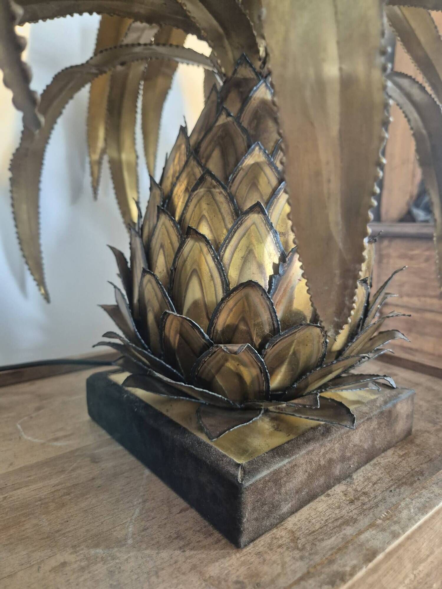 Lampe ananas vers 1970 de la maison jansen à paris.