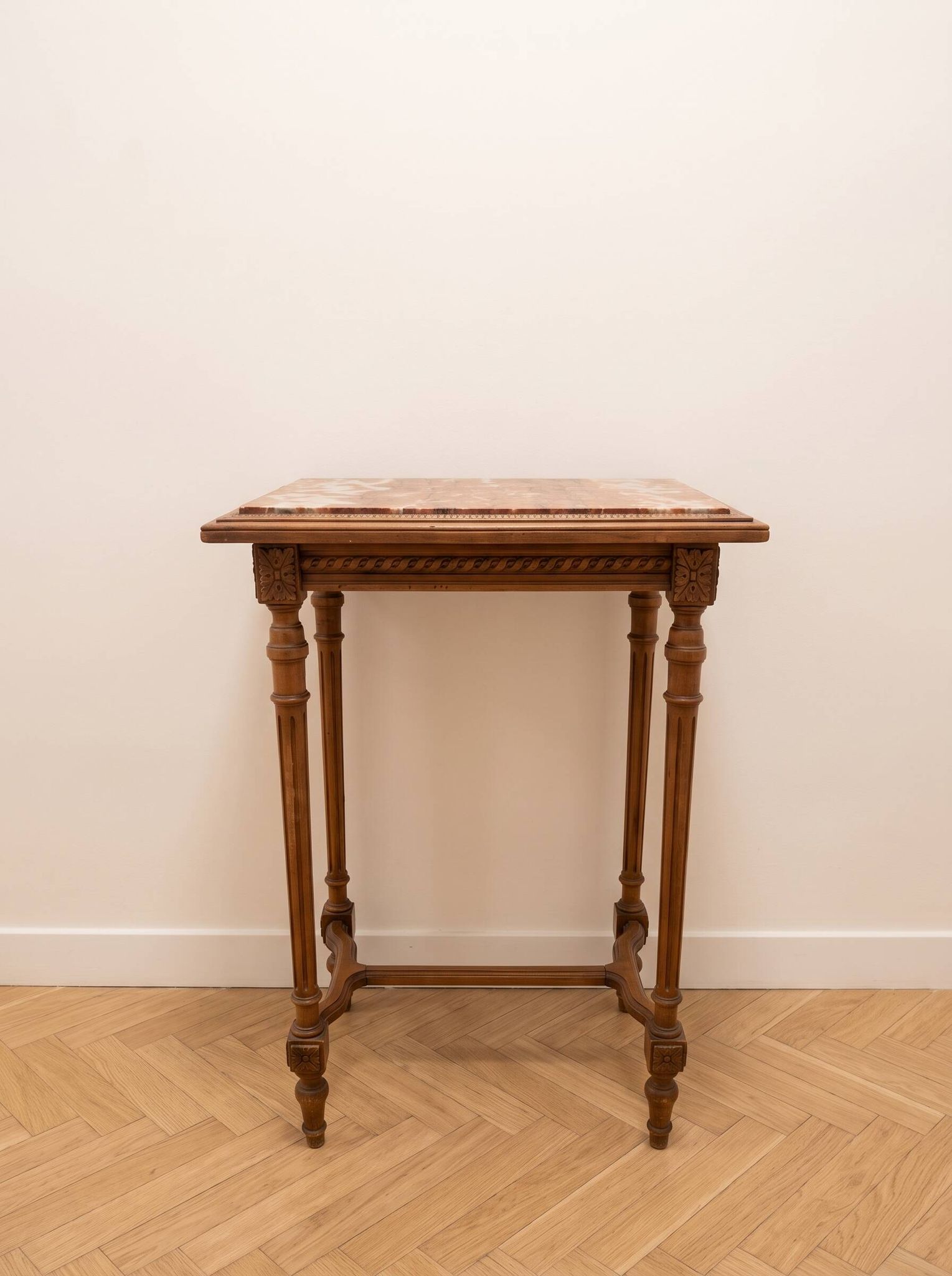 Console classique en bois et plateau en marbre veiné