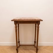 Console classique en bois et plateau en marbre veiné