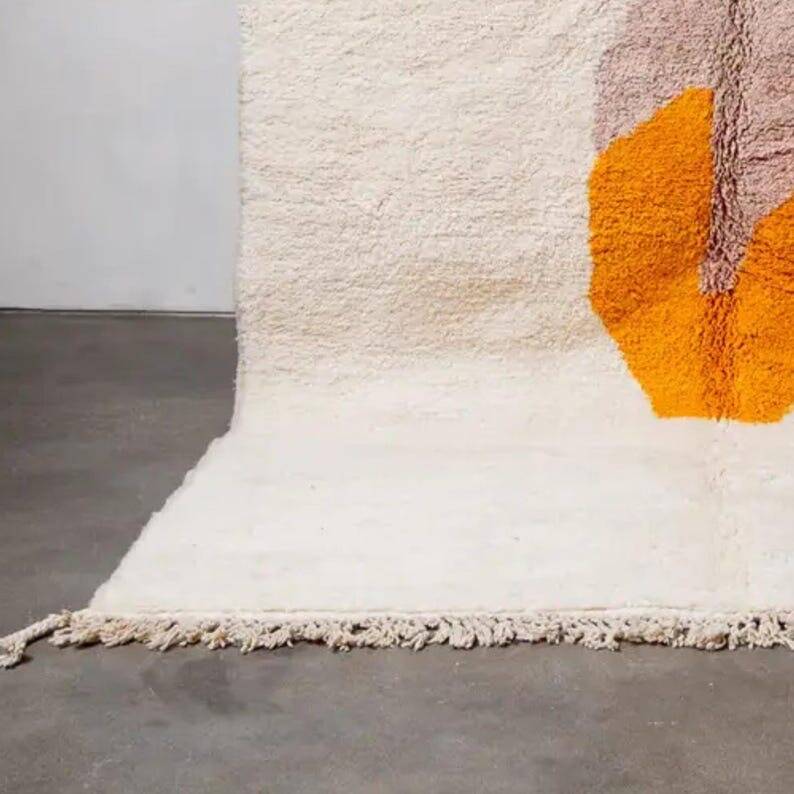 Traditional handwoven Berber rug, size 150 x 250 cm