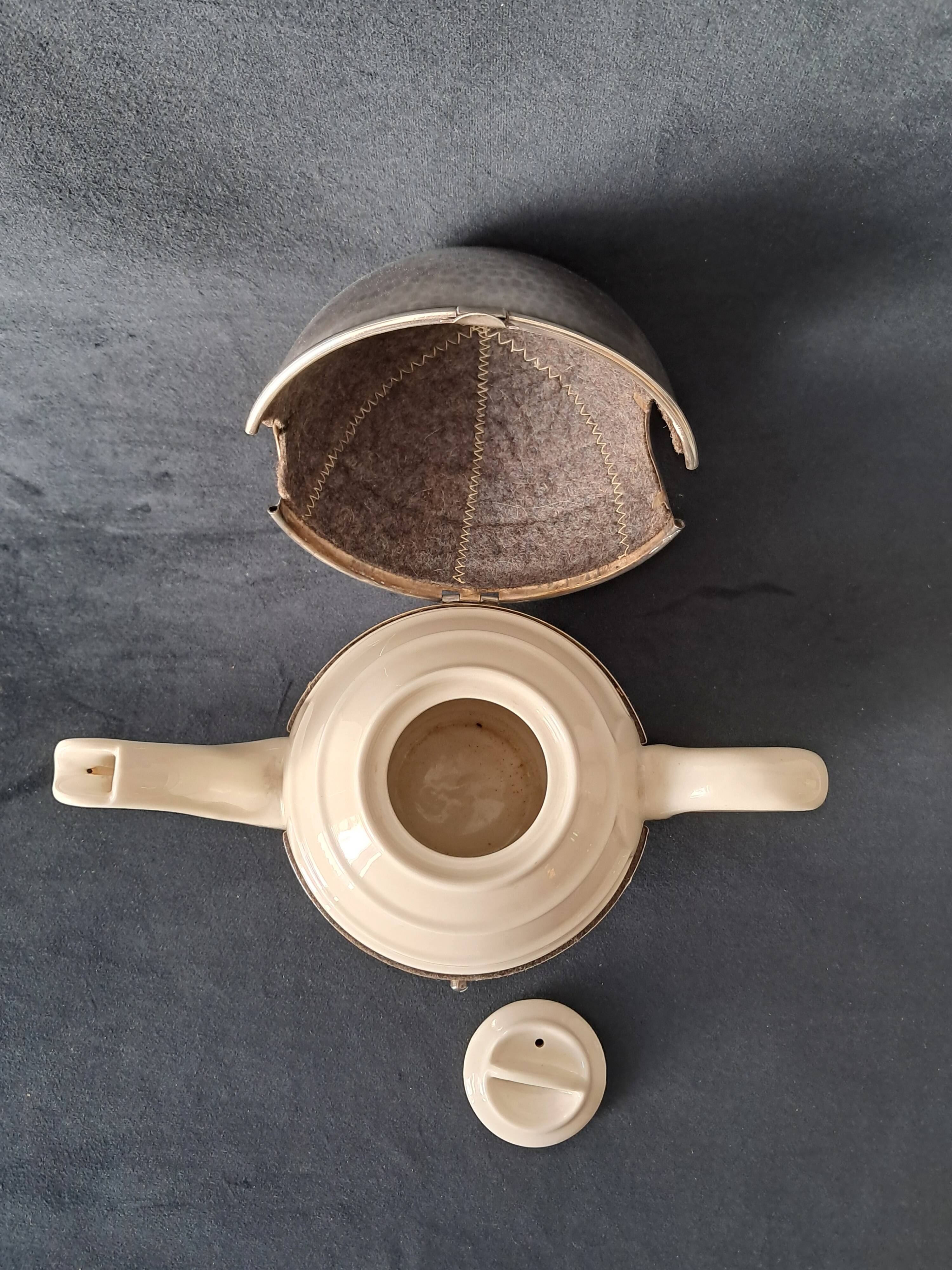 Théière Art Déco / Bauhaus en Métal Argenté Martelé et Faïence par WMF