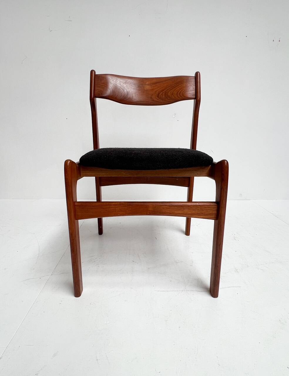 Re upholstered set of 6 design chairs by Burchardt Nielsen, 1960s