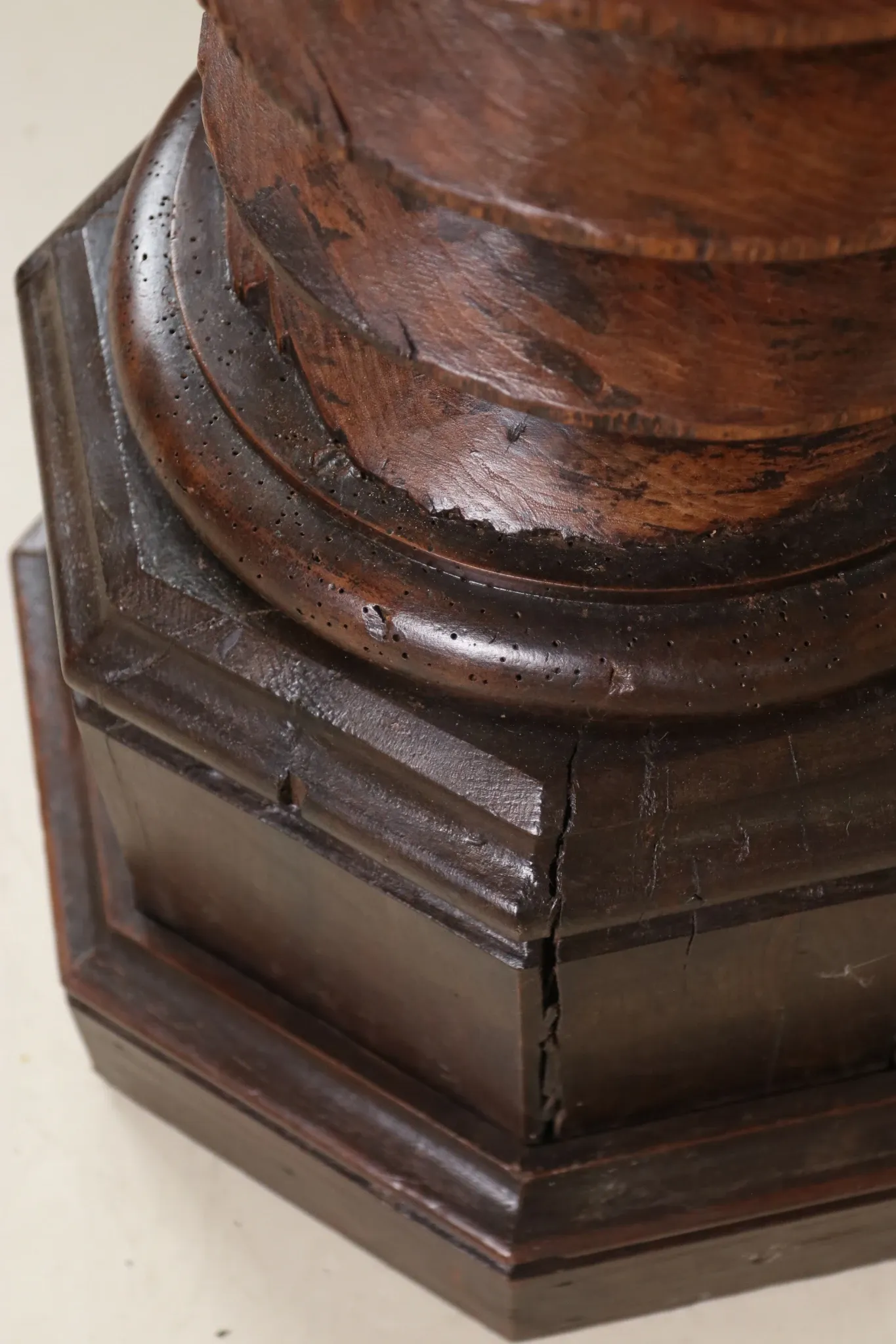 Monumental wooden wine press screw column, hand-carved, 18th c. – 170 cm