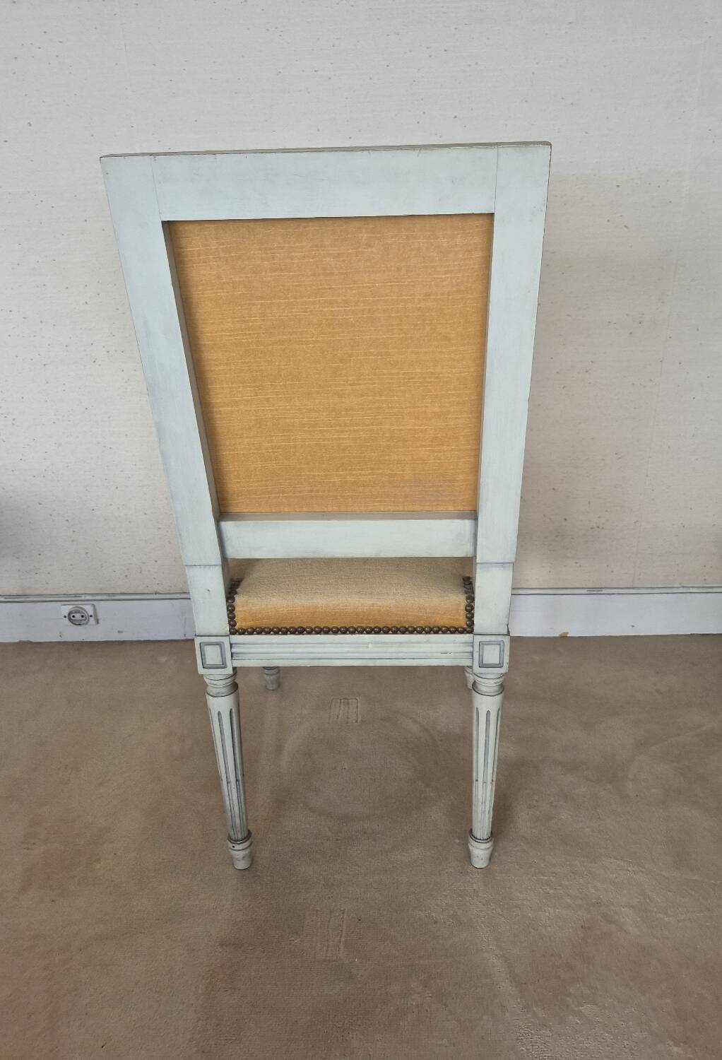Chaise style Louis XVI assise velours beige doré