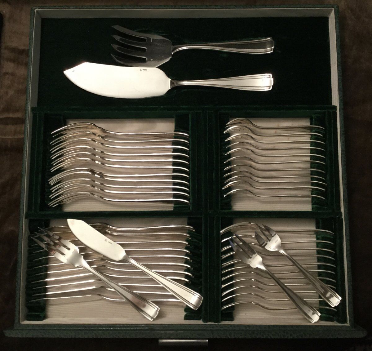 Housewife 151 pieces silver metal boulenger