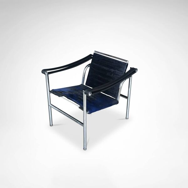 Fauteuil en peau de poney bleu et noir LC1 par Le Corbusier et al pour Cassina 1990