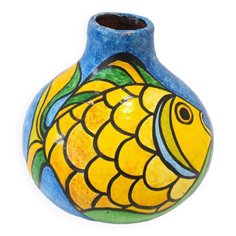 Painted terracotta vase decorated with a fish “ball” vase