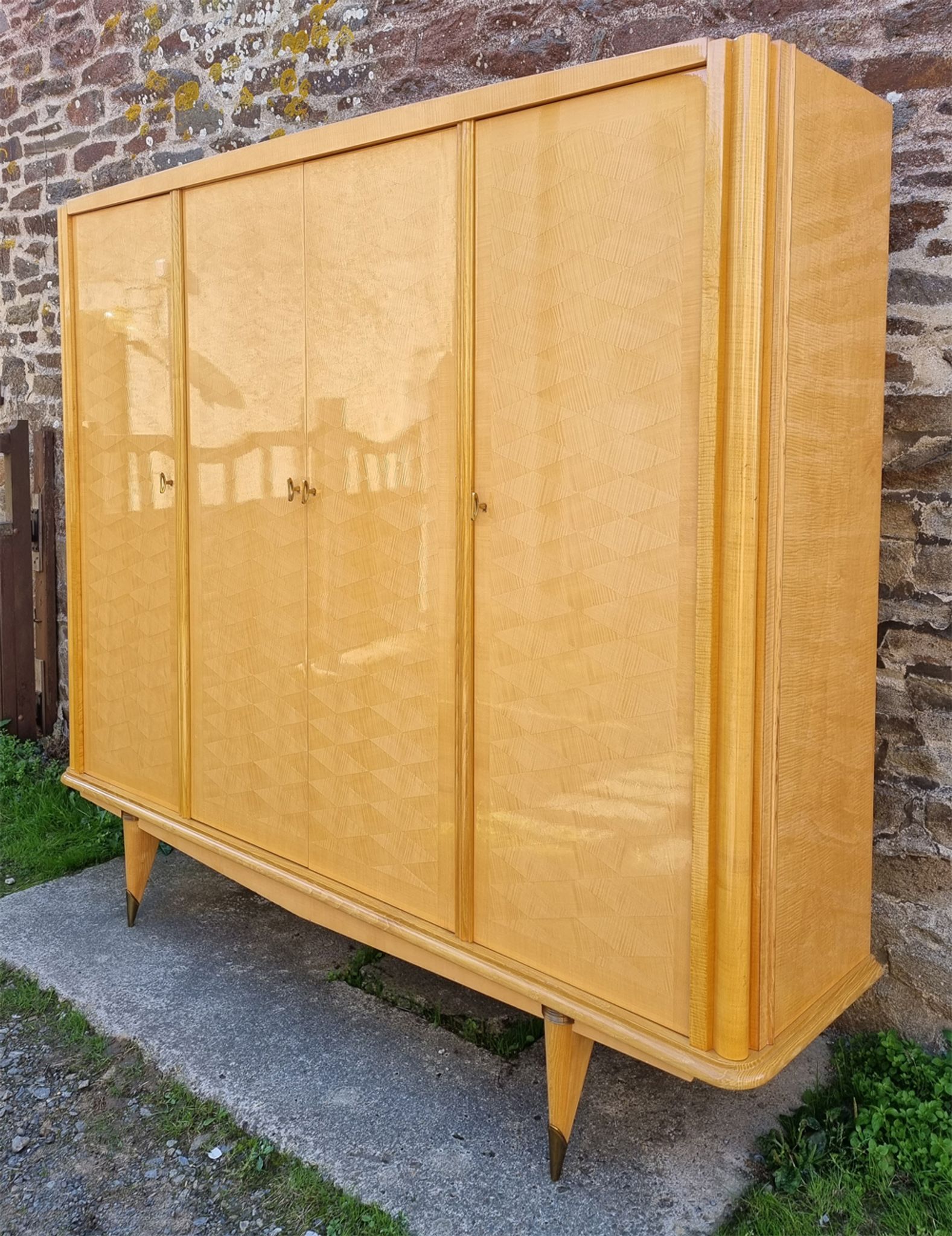 Wardrobe wardrobe and vintage shelves 50s, mirrors