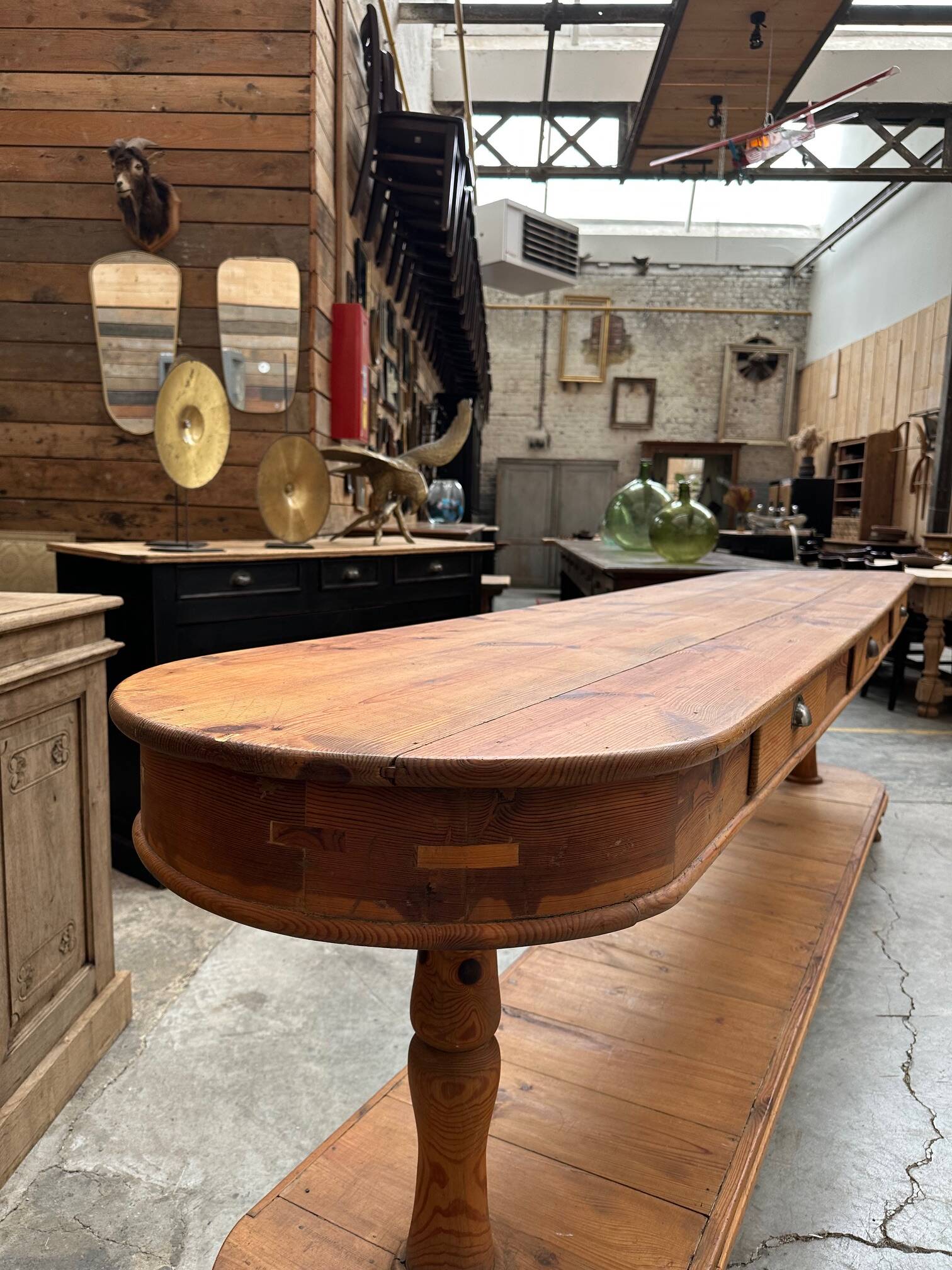 Early 20th century presentation console