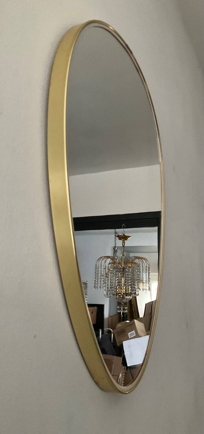 Asymmetrical free-form mirror from the 60s-70s