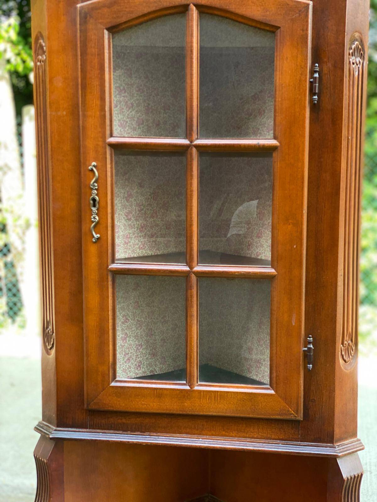 2-part corner display cabinet, English Victorian mahogany, 20th century