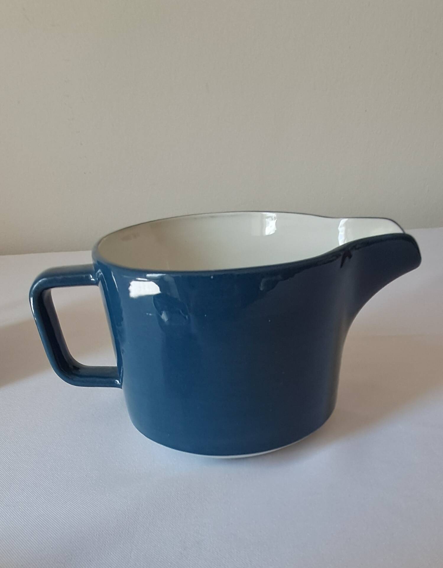 Teapot and milk jug, selfish, stackable. Sarreguemines. 1980s.