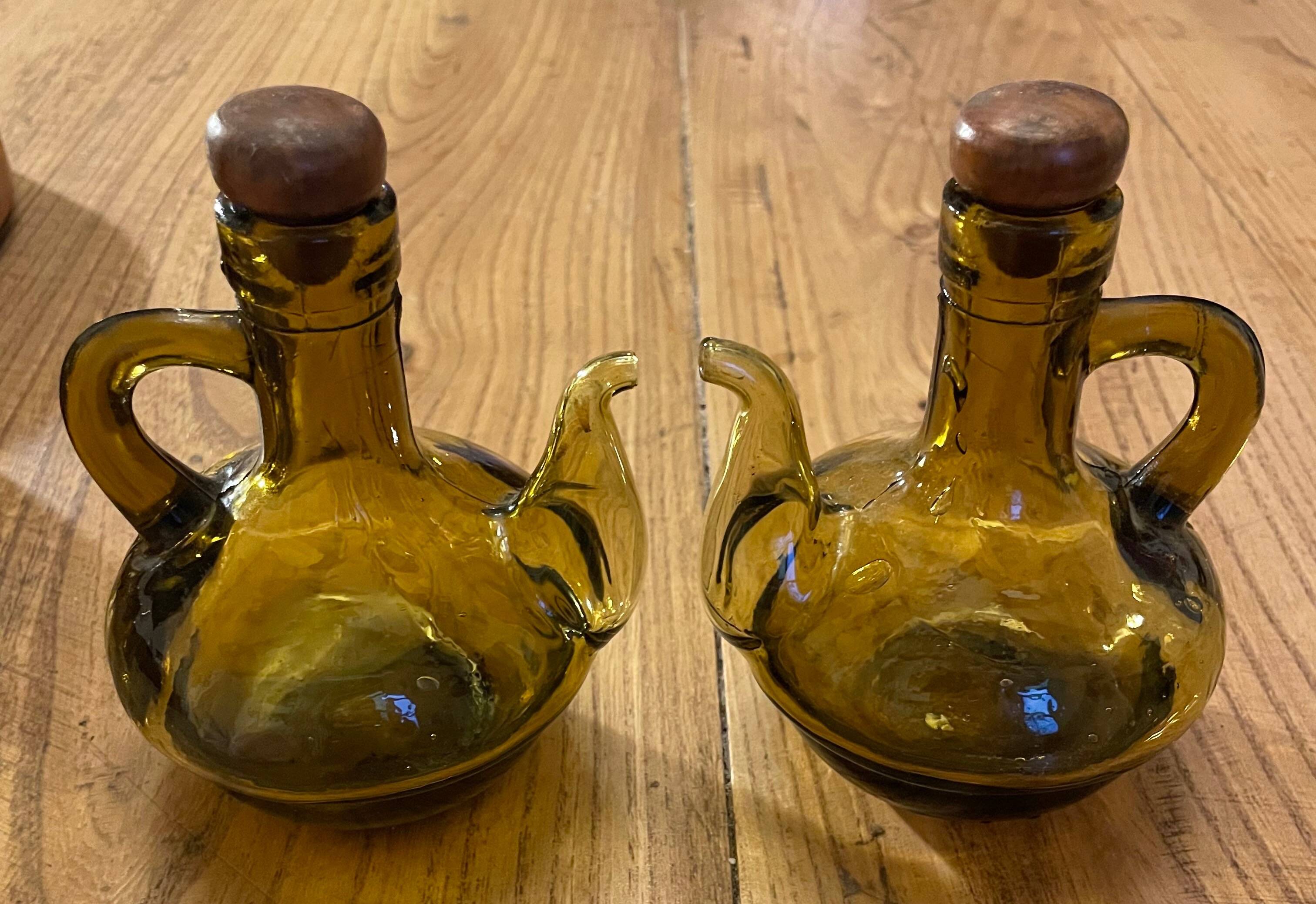 Serviteur huile vinaigre, moutarde, poivre et sel