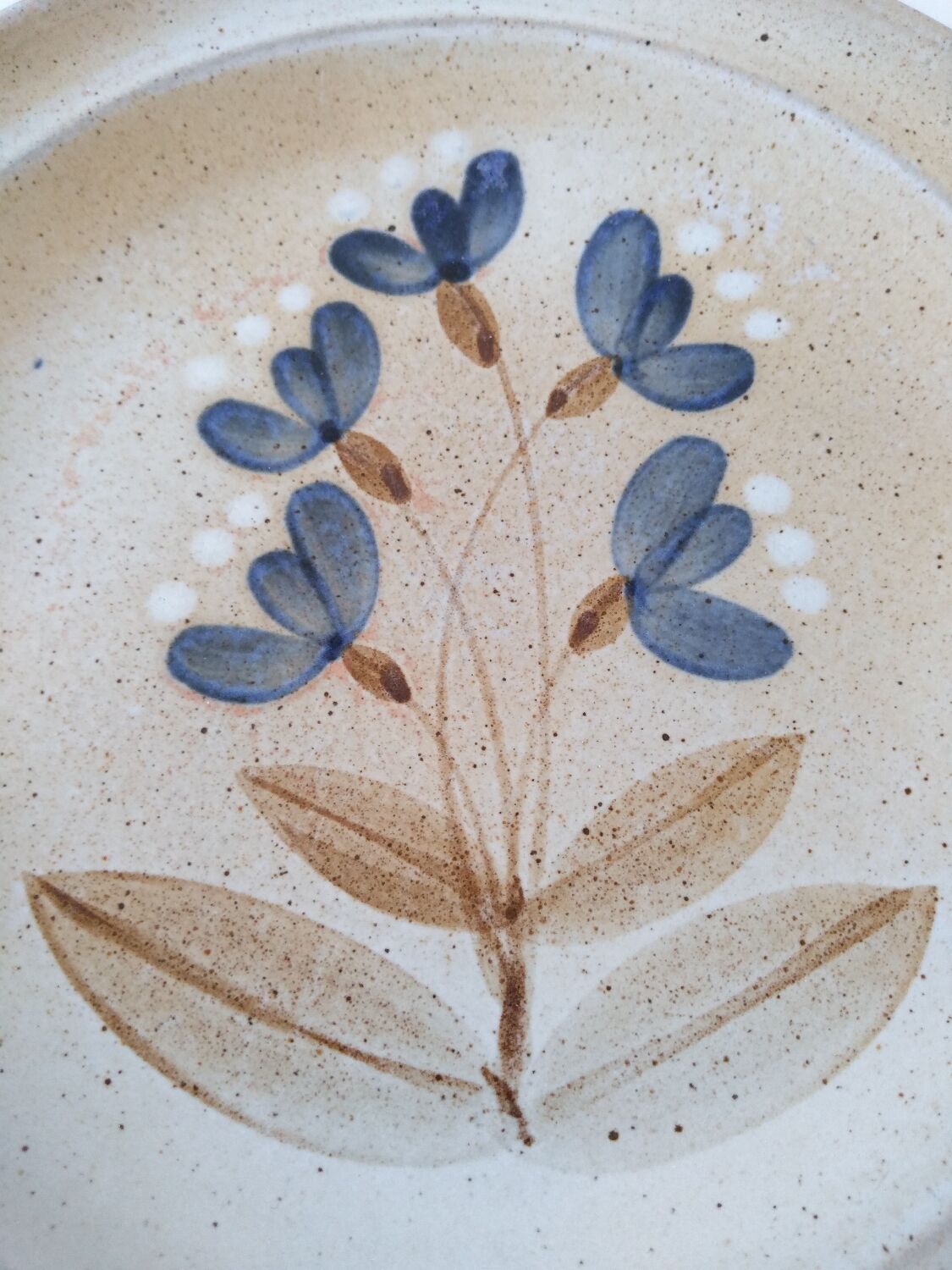 Flat plate in Marais sandstone France beige with blue, white and brown floral decoration