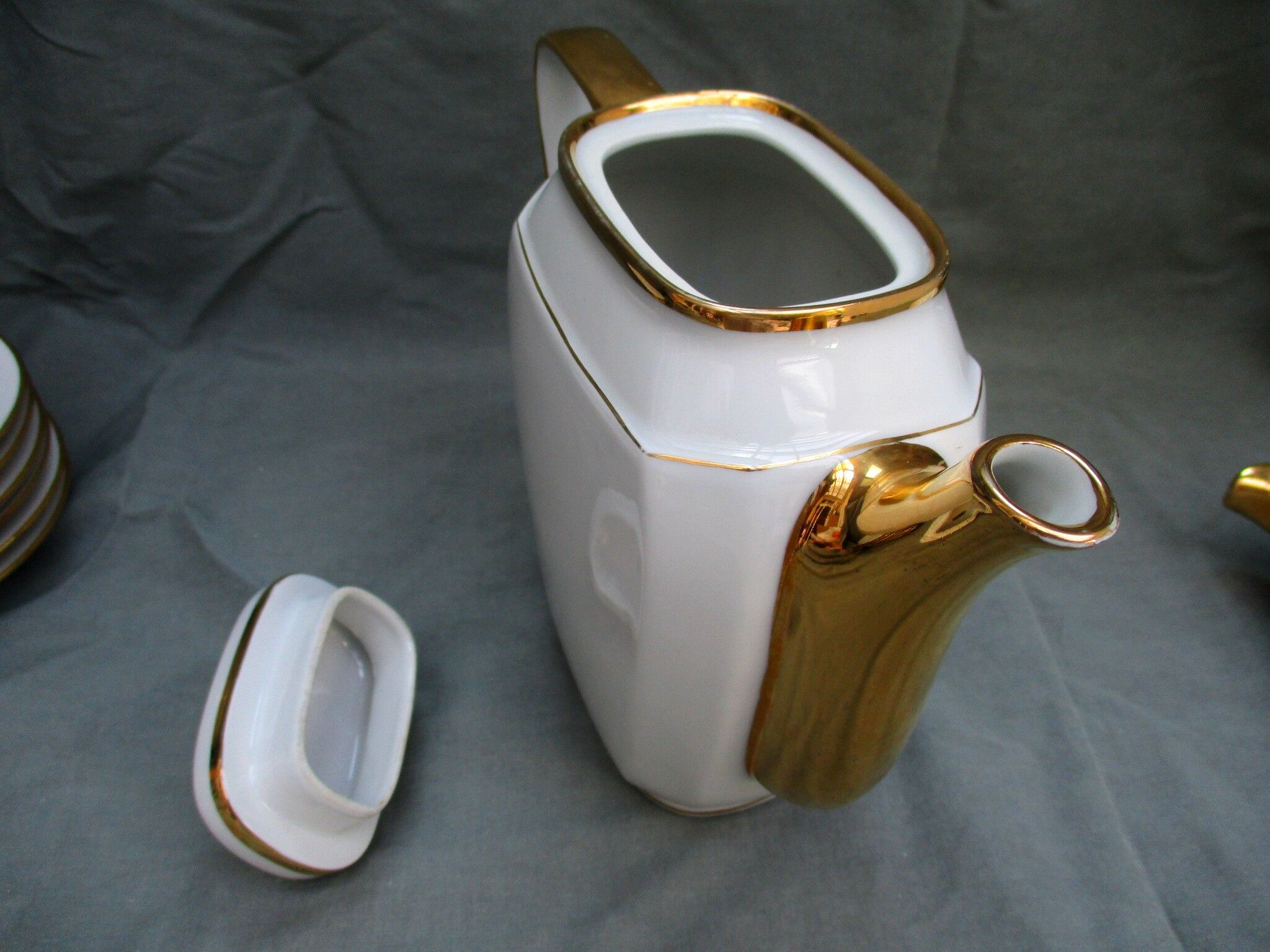 Cafetiere and pot to lait porcelaine Limoges