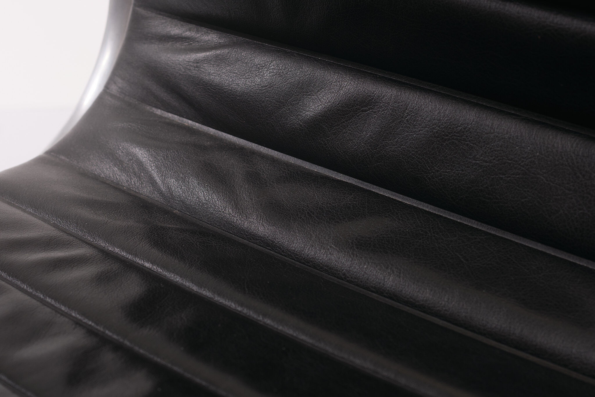 Leather Arm Chair Charles and Ray Eames Model EA108